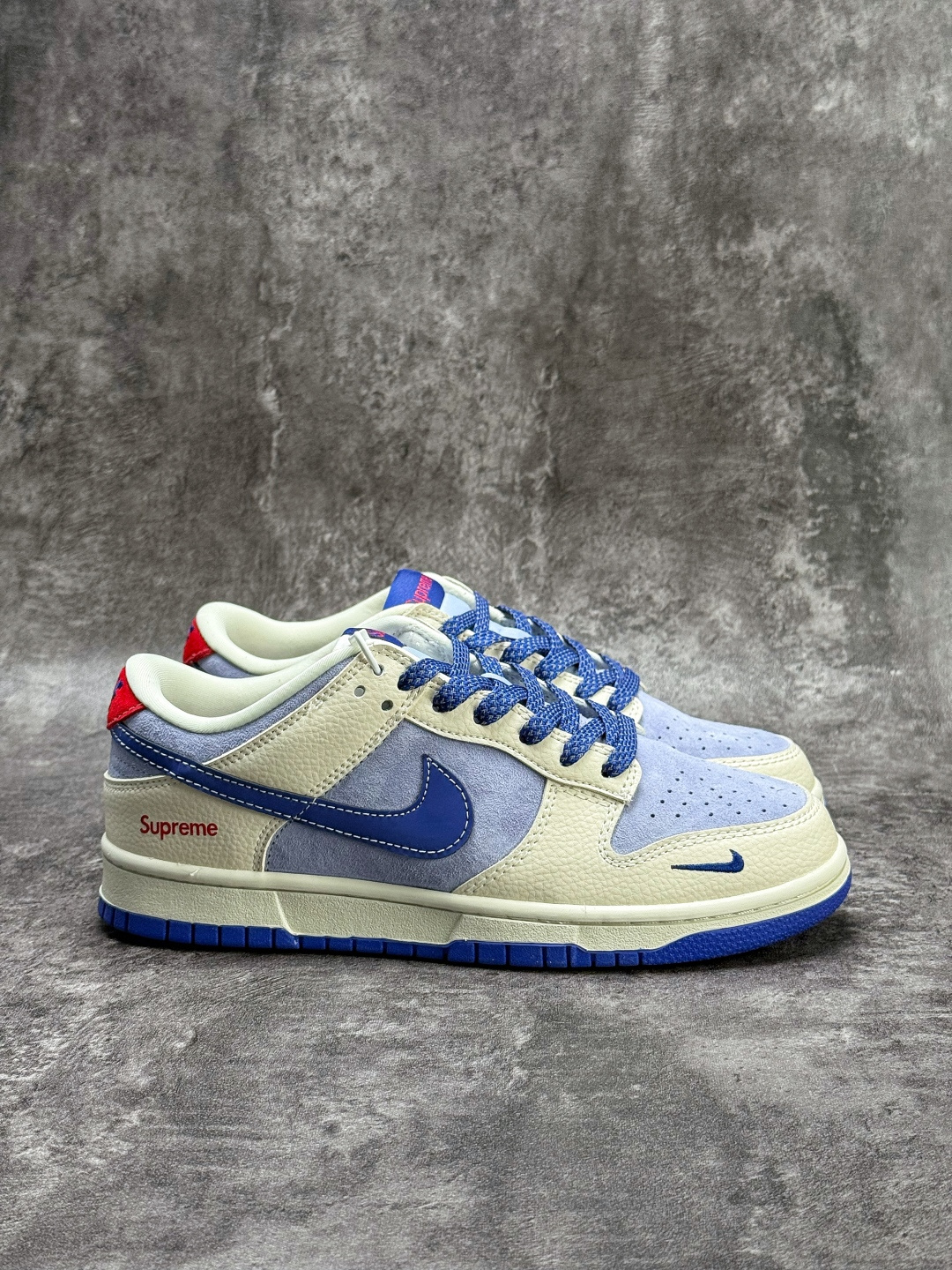 Nike SB Dunk Low x Superme 白蓝小勾满天星 TX1688-005-莆田鞋,莆田鞋货源,高仿鞋,高仿鞋货源,安福档口,莆田高仿鞋,莆田鞋批发,高仿鞋批发,莆田高仿运动鞋,高仿运动鞋,莆田运动鞋 Nike SB Dunk Low x Superme 白蓝小勾满天星 TX1688-005