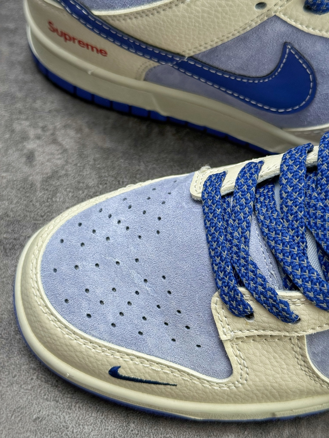Nike SB Dunk Low x Superme 白蓝小勾满天星 TX1688-005-莆田鞋,莆田鞋货源,高仿鞋,高仿鞋货源,安福档口,莆田高仿鞋,莆田鞋批发,高仿鞋批发,莆田高仿运动鞋,高仿运动鞋,莆田运动鞋 Nike SB Dunk Low x Superme 白蓝小勾满天星 TX1688-005
