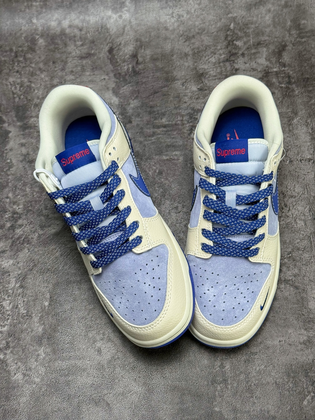 Nike SB Dunk Low x Superme 白蓝小勾满天星 TX1688-005-莆田鞋,莆田鞋货源,高仿鞋,高仿鞋货源,安福档口,莆田高仿鞋,莆田鞋批发,高仿鞋批发,莆田高仿运动鞋,高仿运动鞋,莆田运动鞋 Nike SB Dunk Low x Superme 白蓝小勾满天星 TX1688-005
