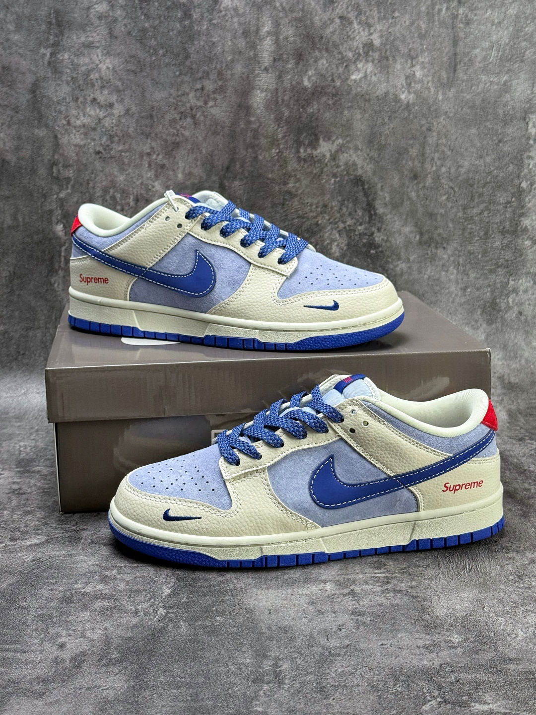 Nike SB Dunk Low x Superme 白蓝小勾满天星 TX1688-005-莆田鞋,莆田鞋货源,高仿鞋,高仿鞋货源,安福档口,莆田高仿鞋,莆田鞋批发,高仿鞋批发,莆田高仿运动鞋,高仿运动鞋,莆田运动鞋 Nike SB Dunk Low x Superme 白蓝小勾满天星 TX1688-005