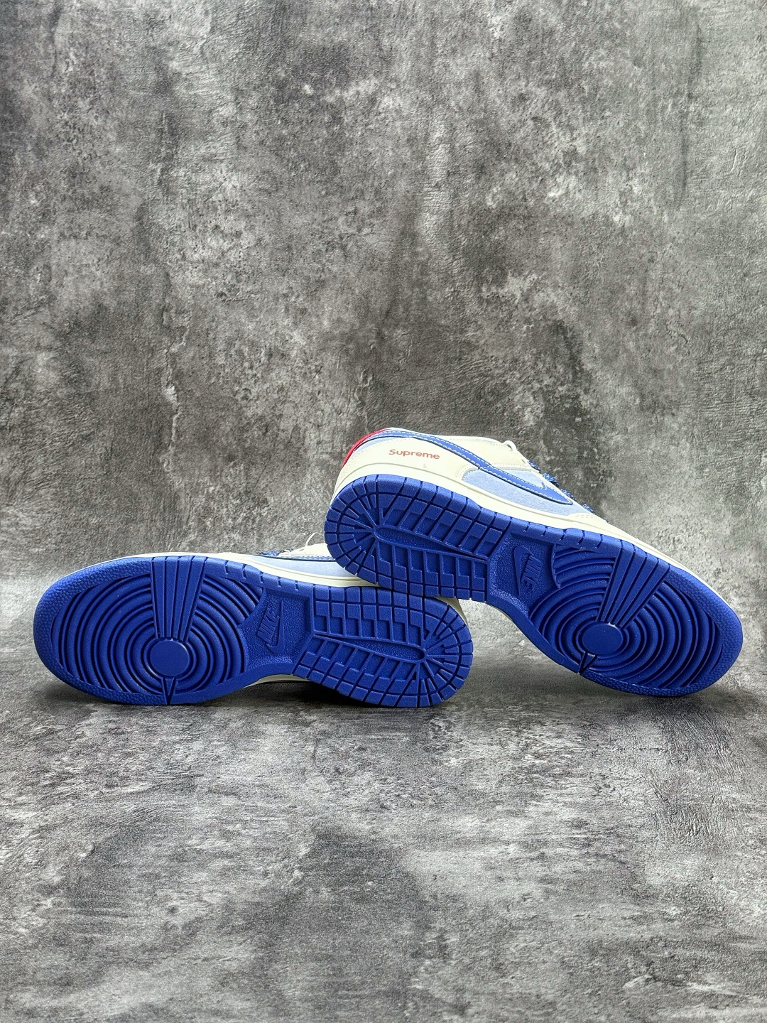 Nike SB Dunk Low x Superme 白蓝小勾满天星 TX1688-005-莆田鞋,莆田鞋货源,高仿鞋,高仿鞋货源,安福档口,莆田高仿鞋,莆田鞋批发,高仿鞋批发,莆田高仿运动鞋,高仿运动鞋,莆田运动鞋 Nike SB Dunk Low x Superme 白蓝小勾满天星 TX1688-005