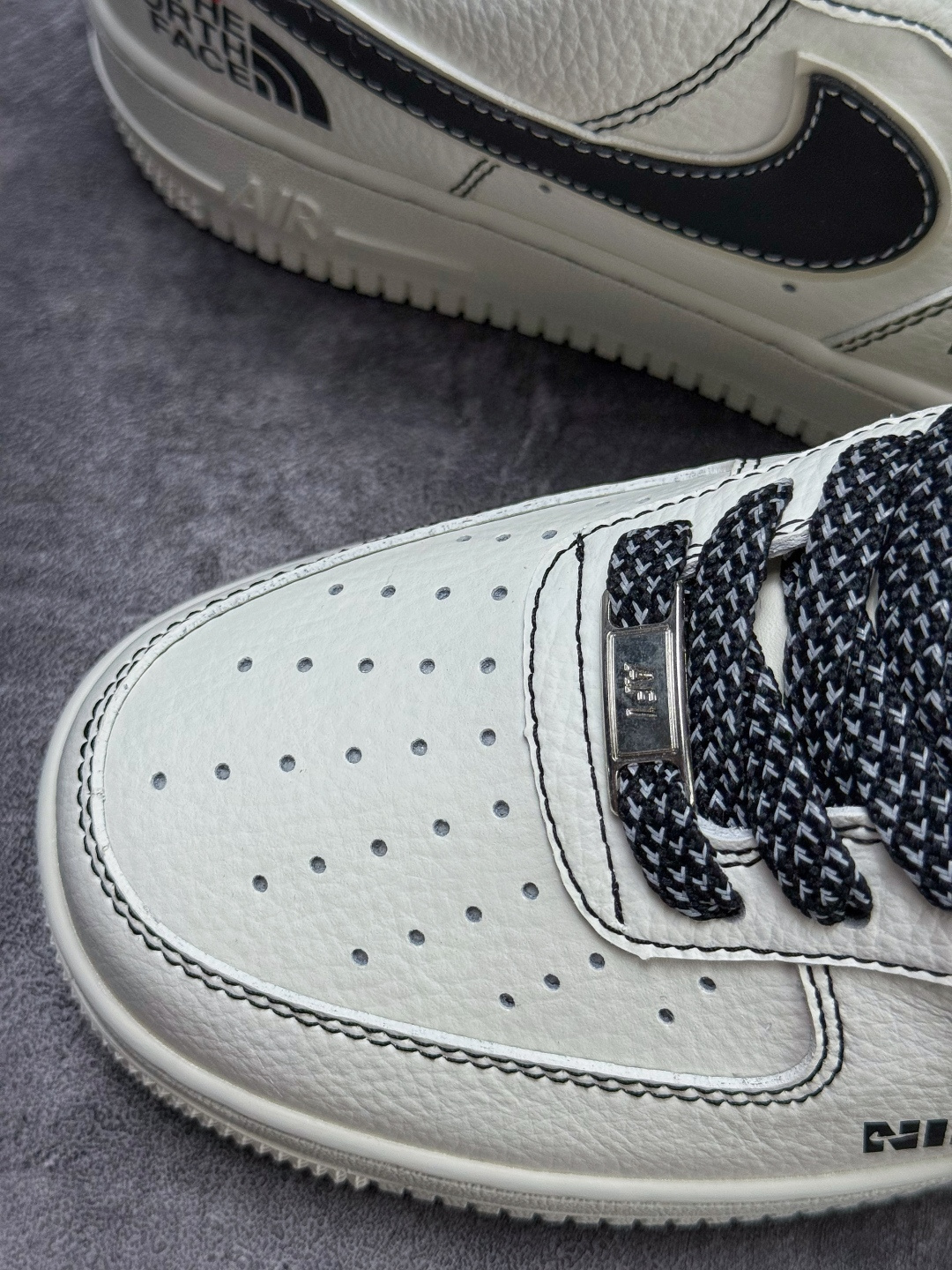 Nike Air Force 1 Low 07 x The North Face 白黑满天星 KG6699-F40-莆田鞋,莆田鞋货源,高仿鞋,高仿鞋货源,安福档口,莆田高仿鞋,莆田鞋批发,高仿鞋批发,莆田高仿运动鞋,高仿运动鞋,莆田运动鞋 Nike Air Force 1 Low 07 x The North Face 白黑满天星 KG6699-F40