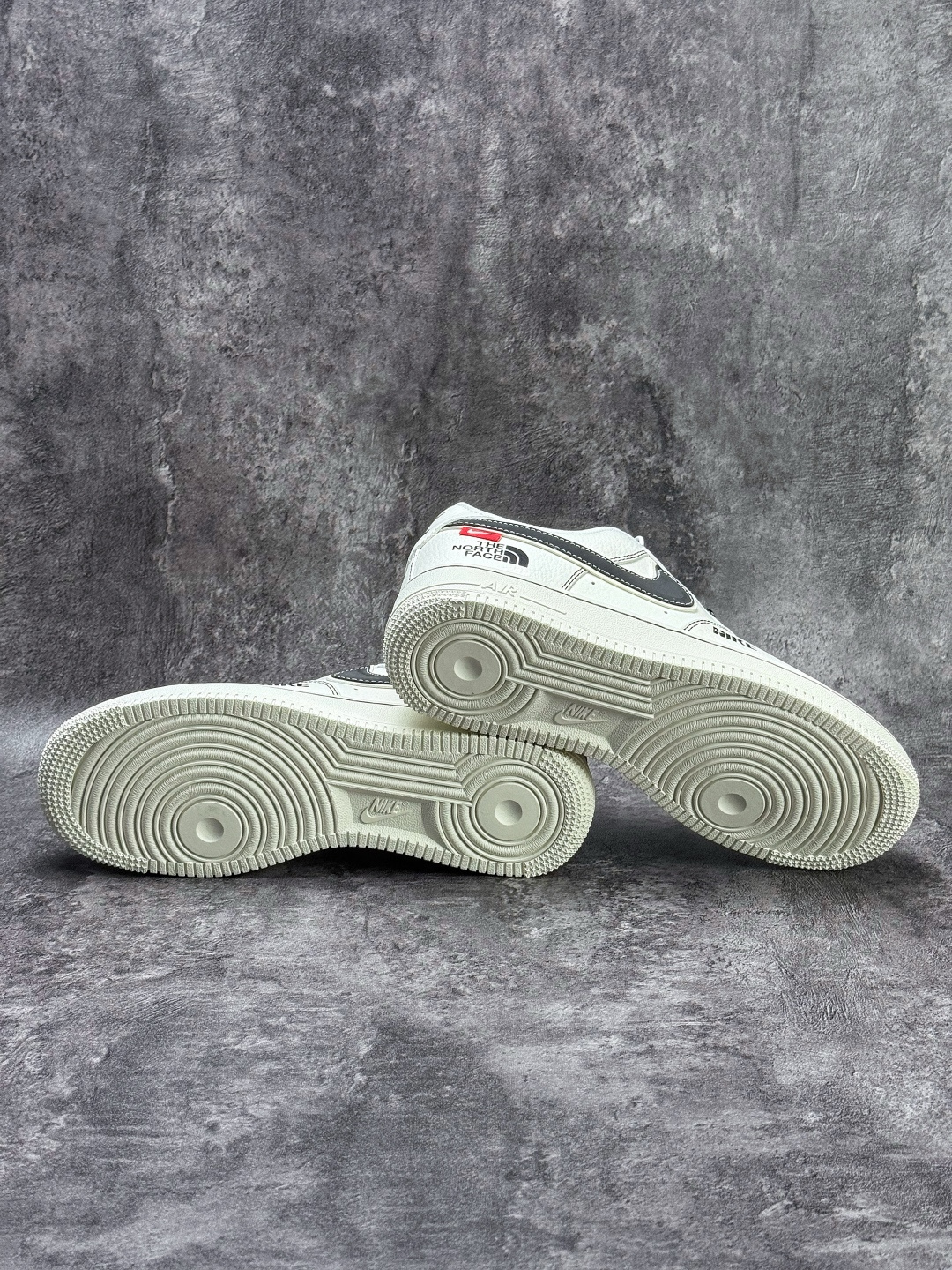 Nike Air Force 1 Low 07 x The North Face 白黑满天星 KG6699-F40-莆田鞋,莆田鞋货源,高仿鞋,高仿鞋货源,安福档口,莆田高仿鞋,莆田鞋批发,高仿鞋批发,莆田高仿运动鞋,高仿运动鞋,莆田运动鞋 Nike Air Force 1 Low 07 x The North Face 白黑满天星 KG6699-F40