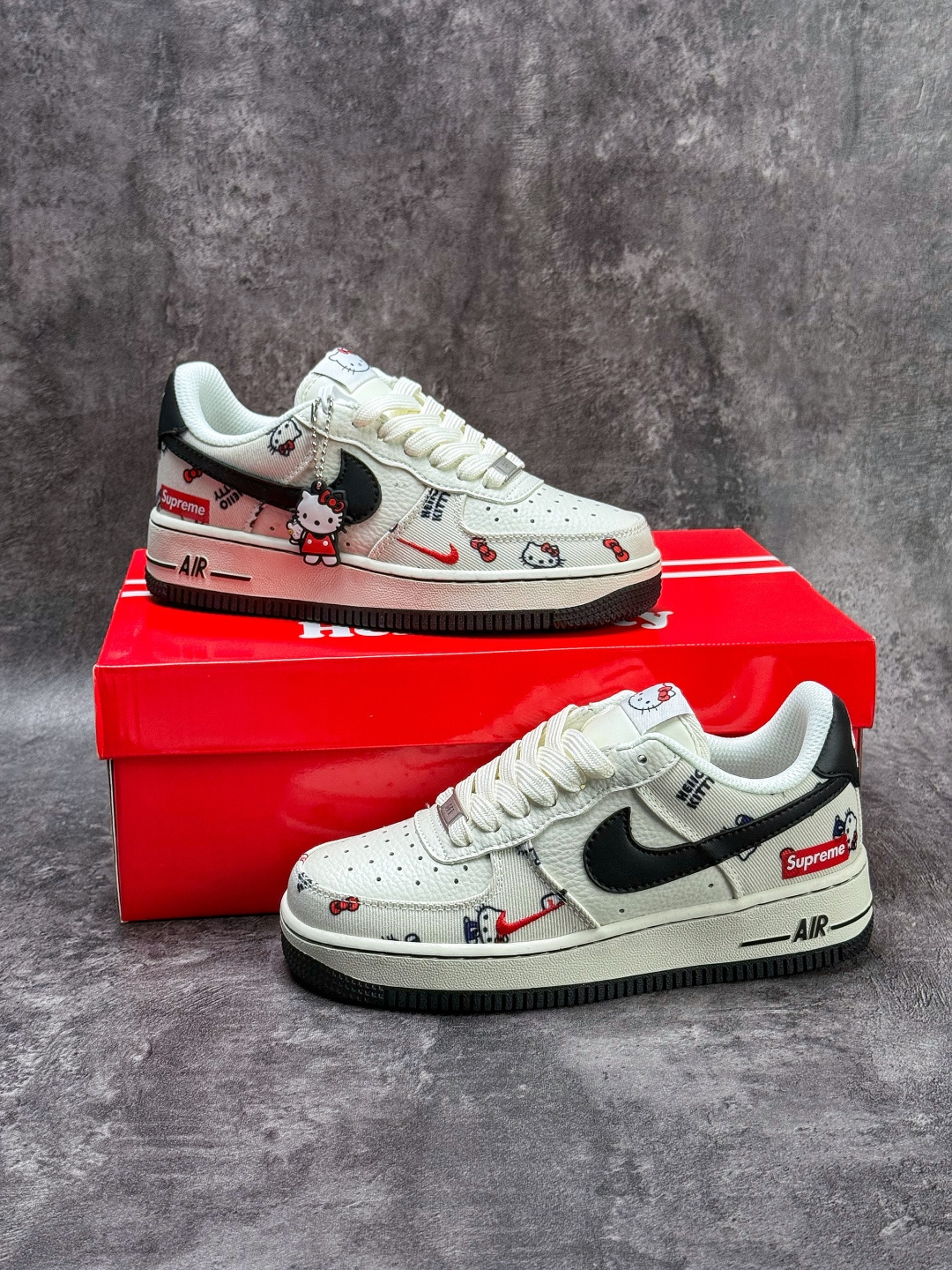 Nike Air Force 1 Low 07 x Superme x Hello Kitty 白黑小勾 NH0601-607-莆田鞋,莆田鞋货源,高仿鞋,高仿鞋货源,安福档口,莆田高仿鞋,莆田鞋批发,高仿鞋批发,莆田高仿运动鞋,高仿运动鞋,莆田运动鞋 Nike Air Force 1 Low 07 x Superme x Hello Kitty 白黑小勾 NH0601-607