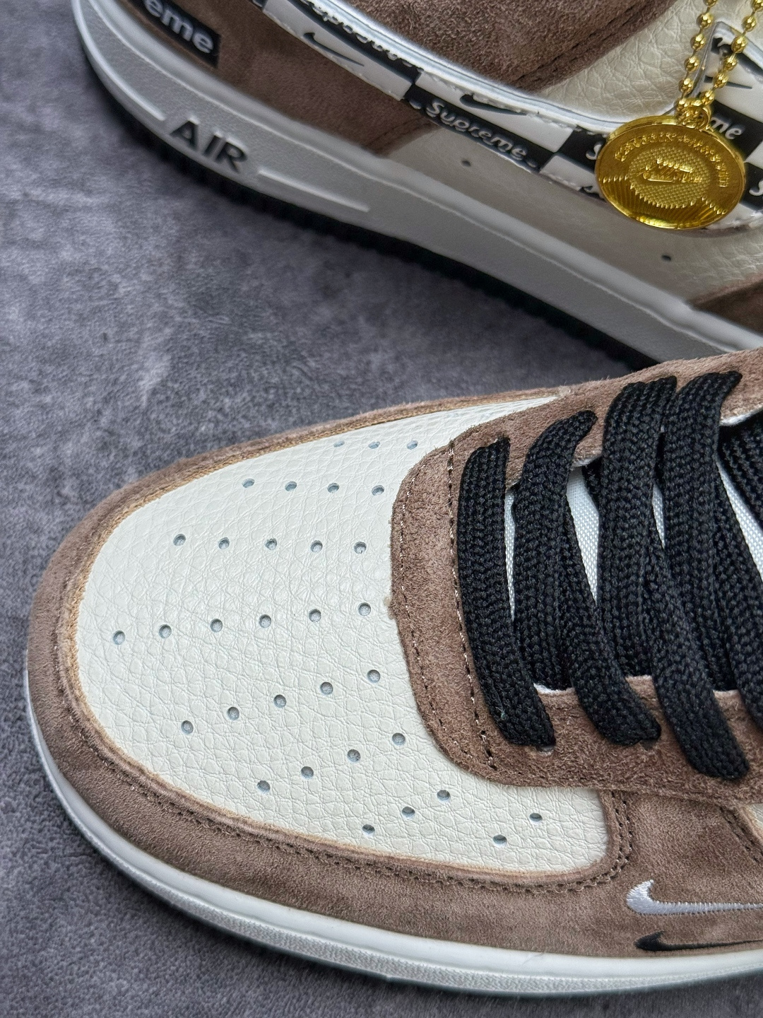 Nike Air Force 1 Low 07 x Superme 棕白黑双小勾 WY0655-101