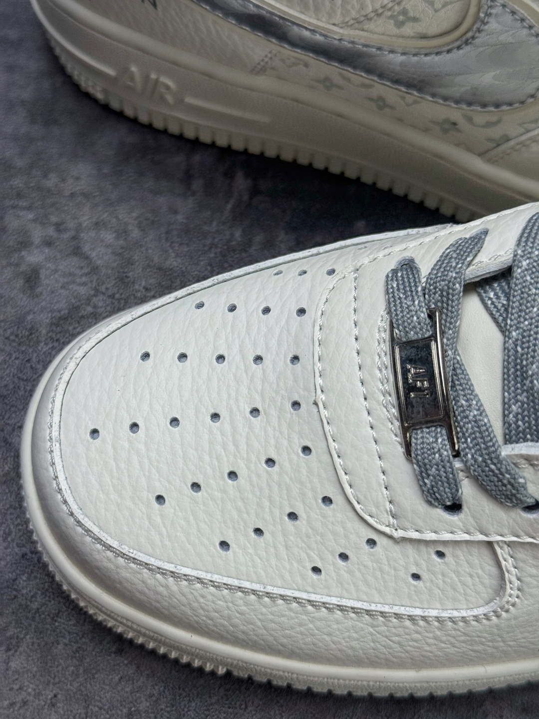 Nike Air Force 1 Low 07 x Louis Vuitton 白灰 KG6699-F39