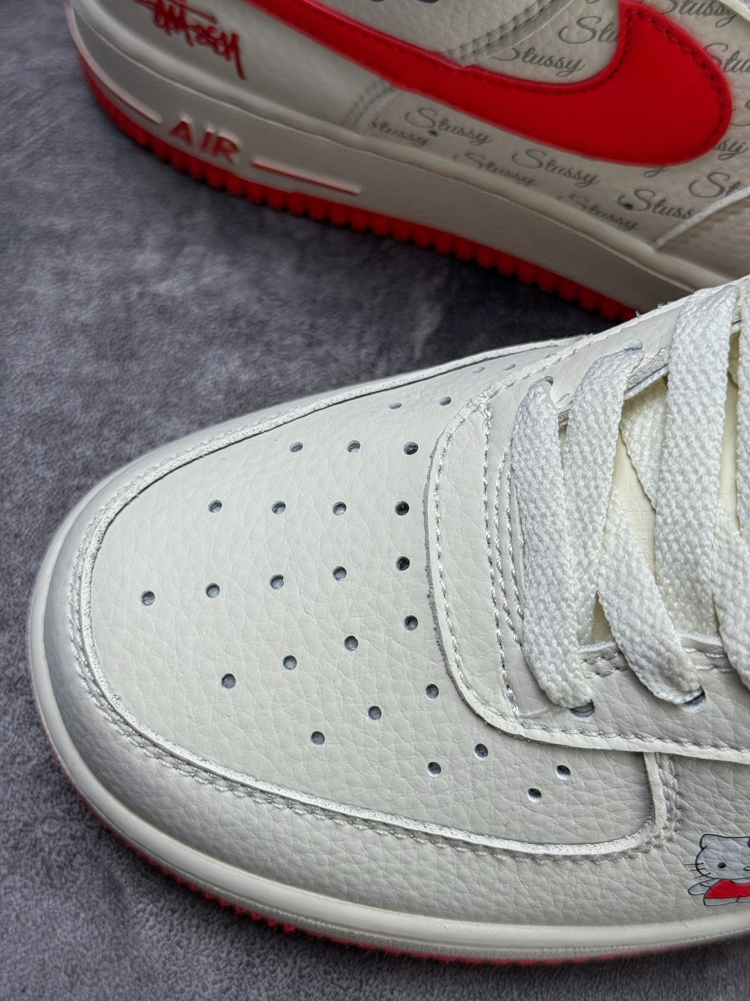 Nike Air Force 1 Low 07 x Stussy x Hello Kitty 白红 QZ6683-902