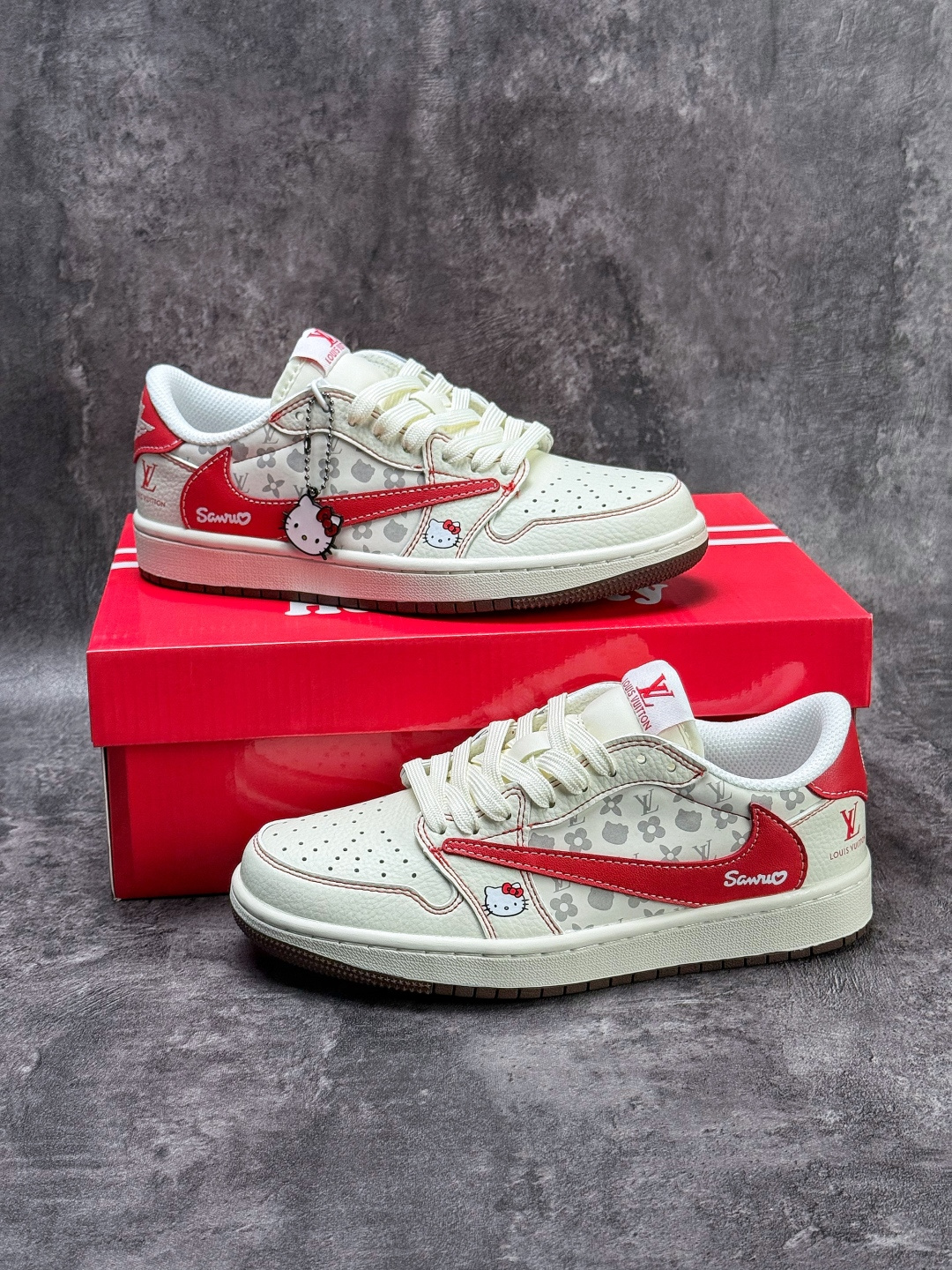 230 Travis Scott x Nike Air Jordan 1 Low x Louis Vuitton x Hello Kitty Air Jordan 1 Low 反转白红倒钩 纯原版本 HF0591-001-Chinese UA Cheap High Quatity Brand Clothes Bags handbags Sneakers wholesale wholesaler seller from China Factory suppliers Fashion Clothing Shoes best Quality Beautiful Price 230 Travis Scott x Nike Air Jordan 1 Low x Louis Vuitton x Hello Kitty Air Jordan 1 Low 反转白红倒钩 纯原版本 HF0591-001