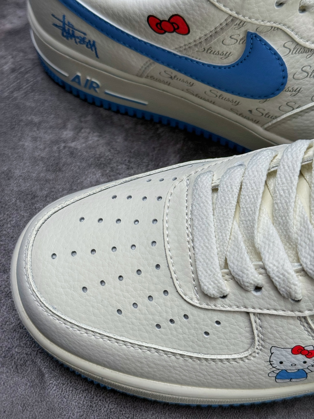 210 Nike Air Force 1 Low 07 x Stussy x Hello Kitty 白蓝 QZ6683-901