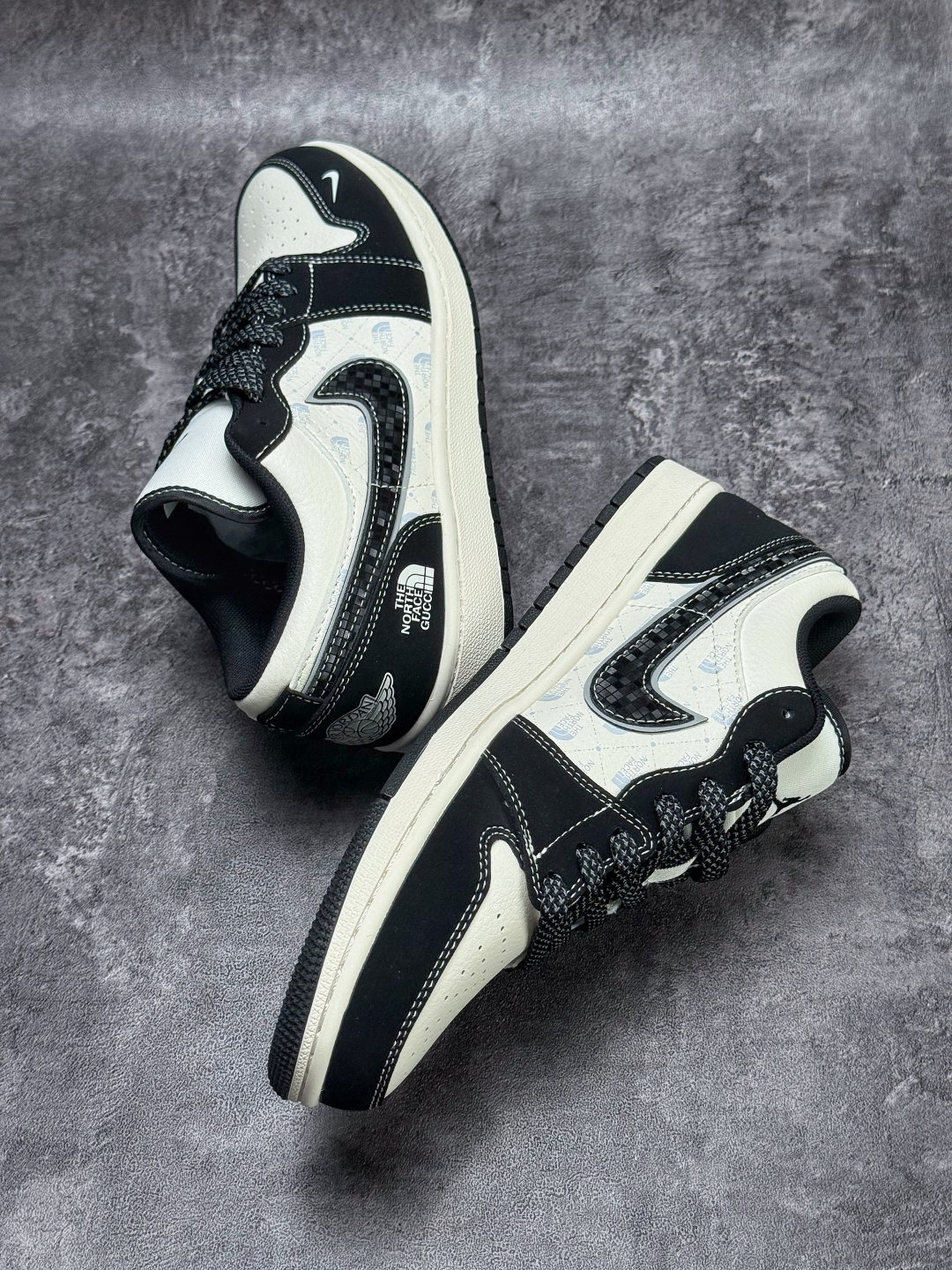 Nike Jordan Air Jordan 1 x The North Face 黑白小勾满天星 CW6688-107-莆田鞋,莆田鞋货源,高仿鞋,高仿鞋货源,安福档口,莆田高仿鞋,莆田鞋批发,高仿鞋批发,莆田高仿运动鞋,高仿运动鞋,莆田运动鞋 Nike Jordan Air Jordan 1 x The North Face 黑白小勾满天星 CW6688-107