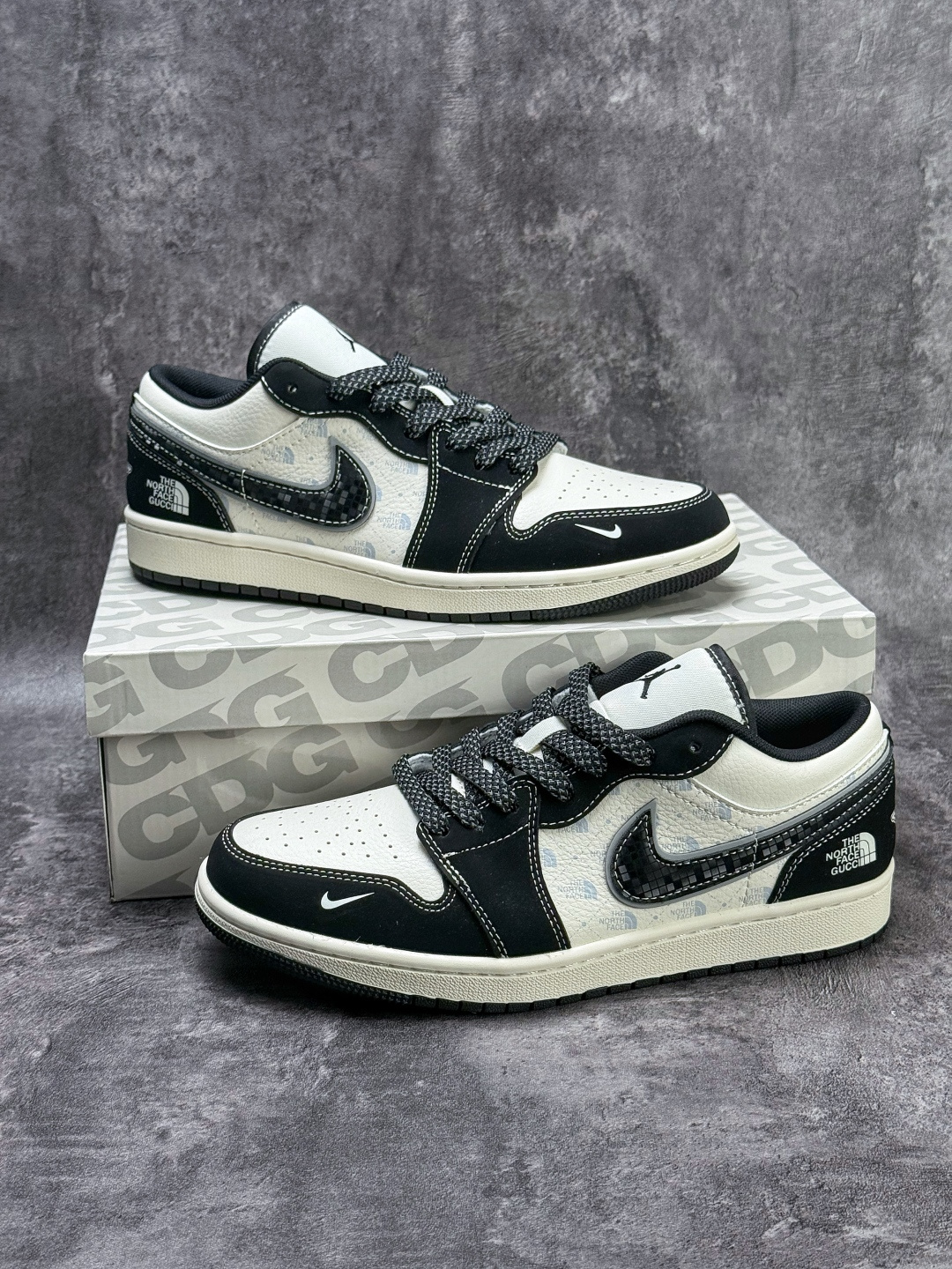 Nike Jordan Air Jordan 1 x The North Face 黑白小勾满天星 CW6688-107-莆田鞋,莆田鞋货源,高仿鞋,高仿鞋货源,安福档口,莆田高仿鞋,莆田鞋批发,高仿鞋批发,莆田高仿运动鞋,高仿运动鞋,莆田运动鞋 Nike Jordan Air Jordan 1 x The North Face 黑白小勾满天星 CW6688-107