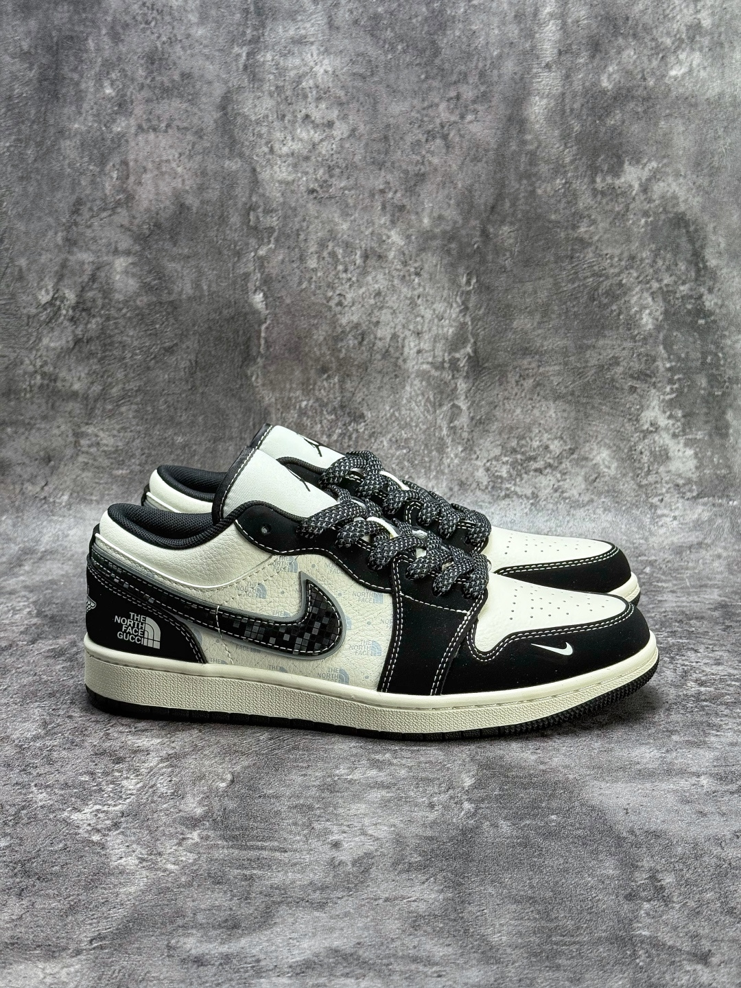 Nike Jordan Air Jordan 1 x The North Face 黑白小勾满天星 CW6688-107-莆田鞋,莆田鞋货源,高仿鞋,高仿鞋货源,安福档口,莆田高仿鞋,莆田鞋批发,高仿鞋批发,莆田高仿运动鞋,高仿运动鞋,莆田运动鞋 Nike Jordan Air Jordan 1 x The North Face 黑白小勾满天星 CW6688-107