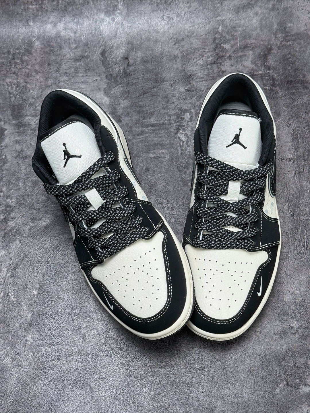 Nike Jordan Air Jordan 1 x The North Face 黑白小勾满天星 CW6688-107-莆田鞋,莆田鞋货源,高仿鞋,高仿鞋货源,安福档口,莆田高仿鞋,莆田鞋批发,高仿鞋批发,莆田高仿运动鞋,高仿运动鞋,莆田运动鞋 Nike Jordan Air Jordan 1 x The North Face 黑白小勾满天星 CW6688-107