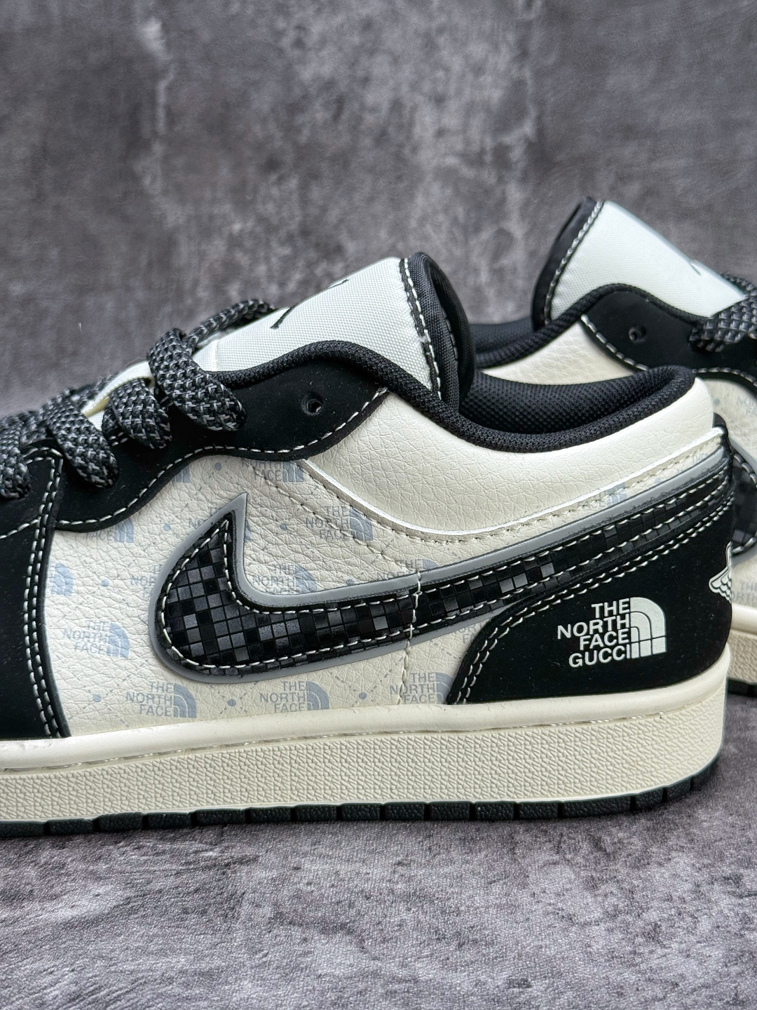 Nike Jordan Air Jordan 1 x The North Face 黑白小勾满天星 CW6688-107-莆田鞋,莆田鞋货源,高仿鞋,高仿鞋货源,安福档口,莆田高仿鞋,莆田鞋批发,高仿鞋批发,莆田高仿运动鞋,高仿运动鞋,莆田运动鞋 Nike Jordan Air Jordan 1 x The North Face 黑白小勾满天星 CW6688-107
