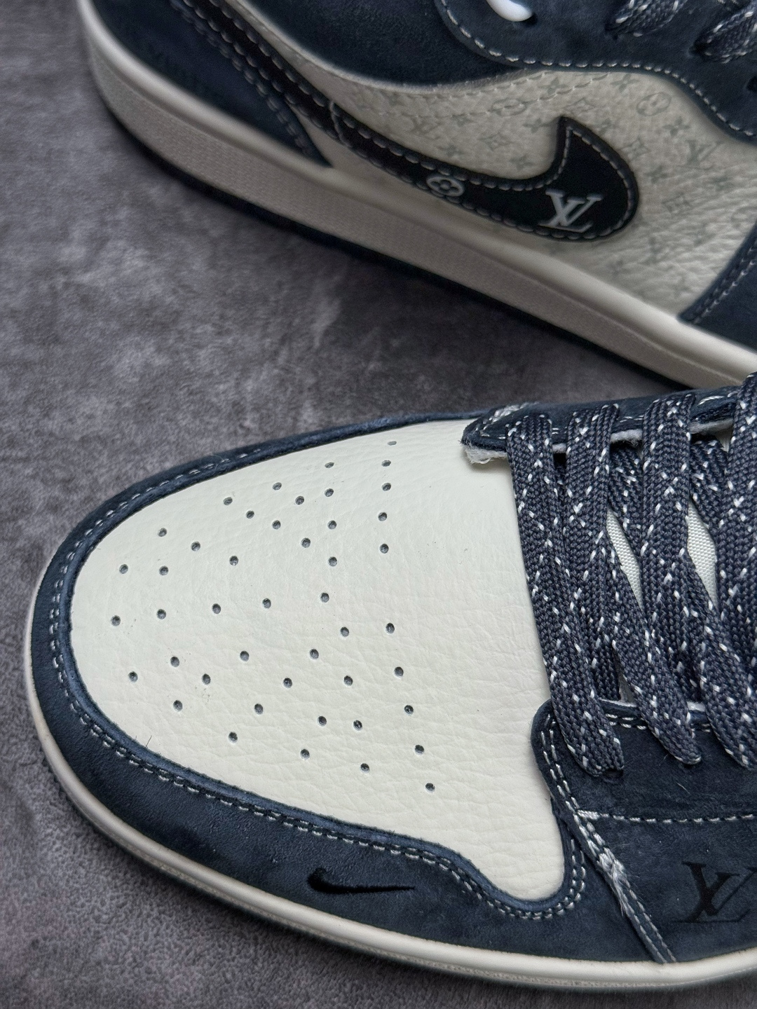 Air Jordan 1 Retro Low x Louis Vuitton 灰白小勾满天星 KG6669-F57-莆田鞋,莆田鞋货源,高仿鞋,高仿鞋货源,安福档口,莆田高仿鞋,莆田鞋批发,高仿鞋批发,莆田高仿运动鞋,高仿运动鞋,莆田运动鞋 Air Jordan 1 Retro Low x Louis Vuitton 灰白小勾满天星 KG6669-F57