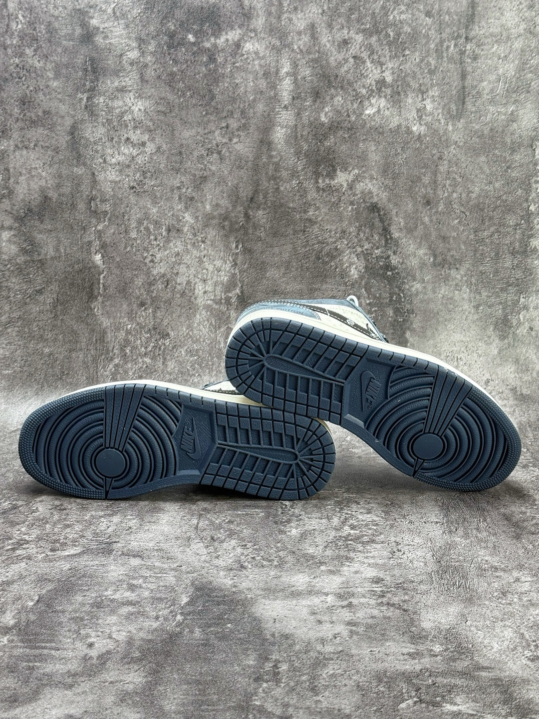 Air Jordan 1 Retro Low x Louis Vuitton 灰白小勾满天星 KG6669-F57-莆田鞋,莆田鞋货源,高仿鞋,高仿鞋货源,安福档口,莆田高仿鞋,莆田鞋批发,高仿鞋批发,莆田高仿运动鞋,高仿运动鞋,莆田运动鞋 Air Jordan 1 Retro Low x Louis Vuitton 灰白小勾满天星 KG6669-F57