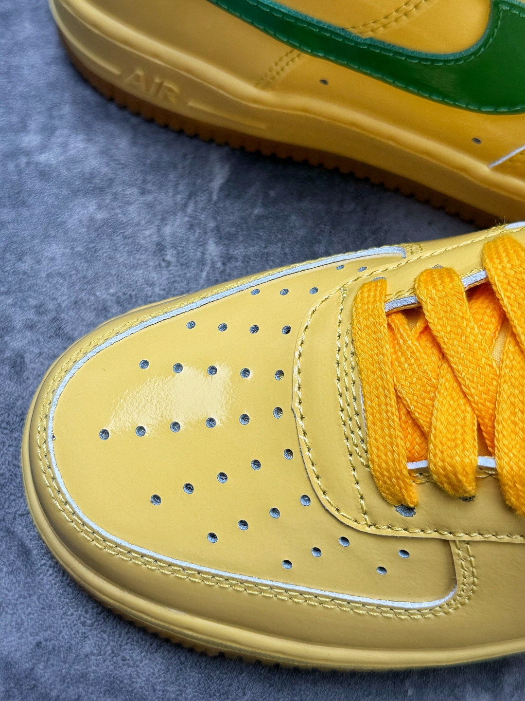 Nike Air Force 1 Low 07 黄绿漆皮 IO4489-700