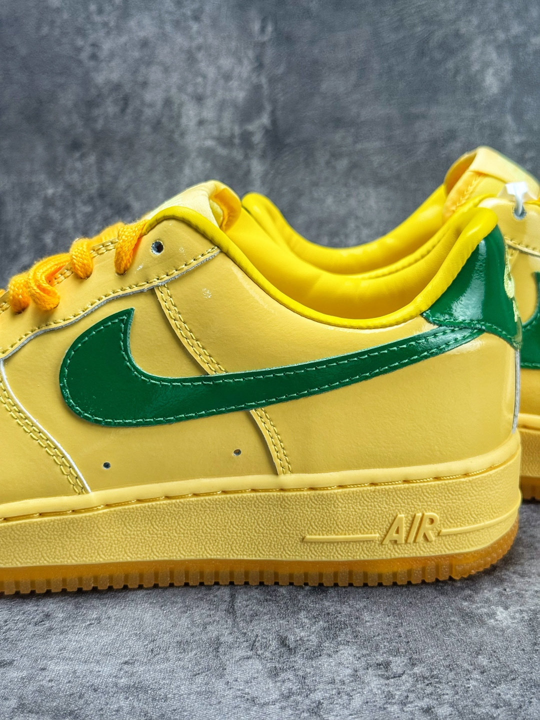 Nike Air Force 1 Low 07 黄绿漆皮 IO4489-700