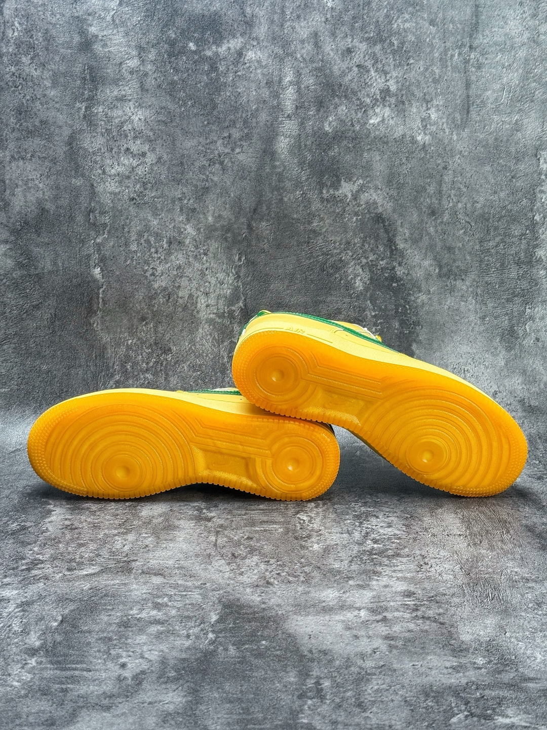 Nike Air Force 1 Low 07 黄绿漆皮 IO4489-700