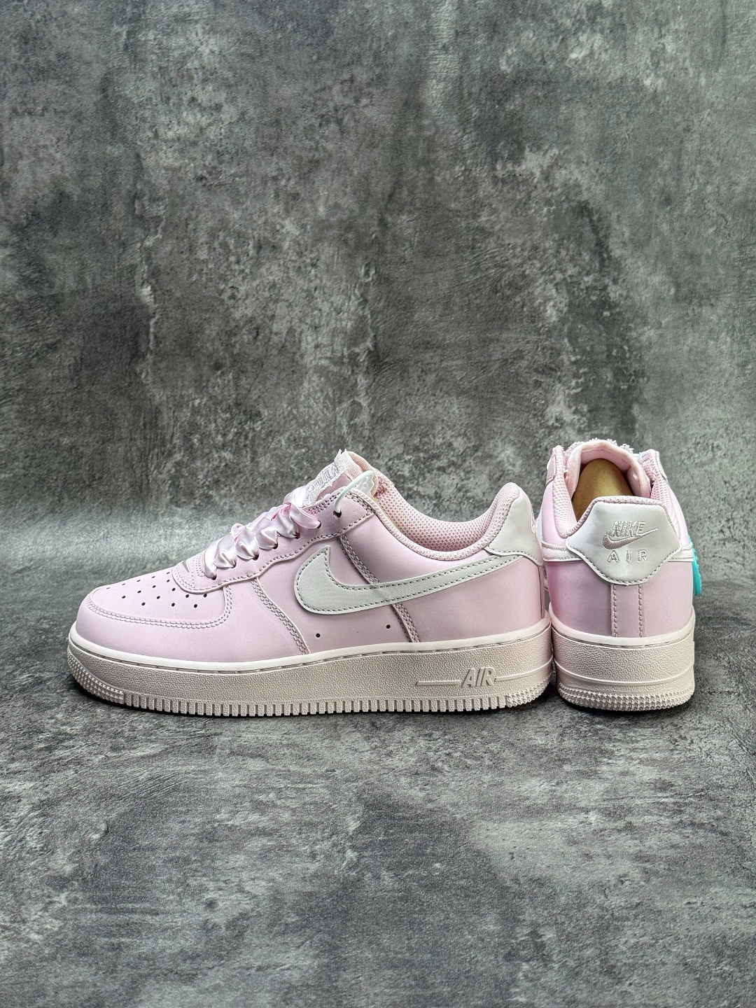 Nike Air Force 1 Low 07 粉白 IR0871-600
