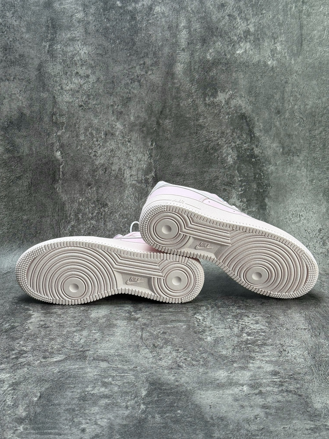 Nike Air Force 1 Low 07 粉白 IR0871-600