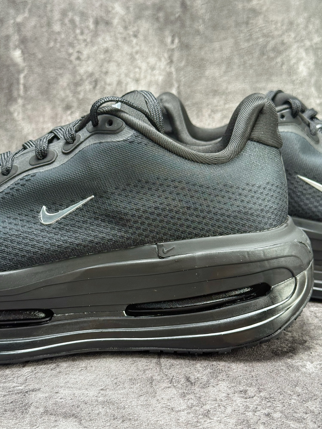 Nike Vomero premium Air气垫40周年 舒适百搭防滑耐磨 支撑缓震低帮 IQ0627-001-莆田鞋,莆田鞋货源,高仿鞋,高仿鞋货源,安福档口,莆田高仿鞋,莆田鞋批发,高仿鞋批发,莆田高仿运动鞋,高仿运动鞋,莆田运动鞋 Nike Vomero premium Air气垫40周年 舒适百搭防滑耐磨 支撑缓震低帮 IQ0627-001