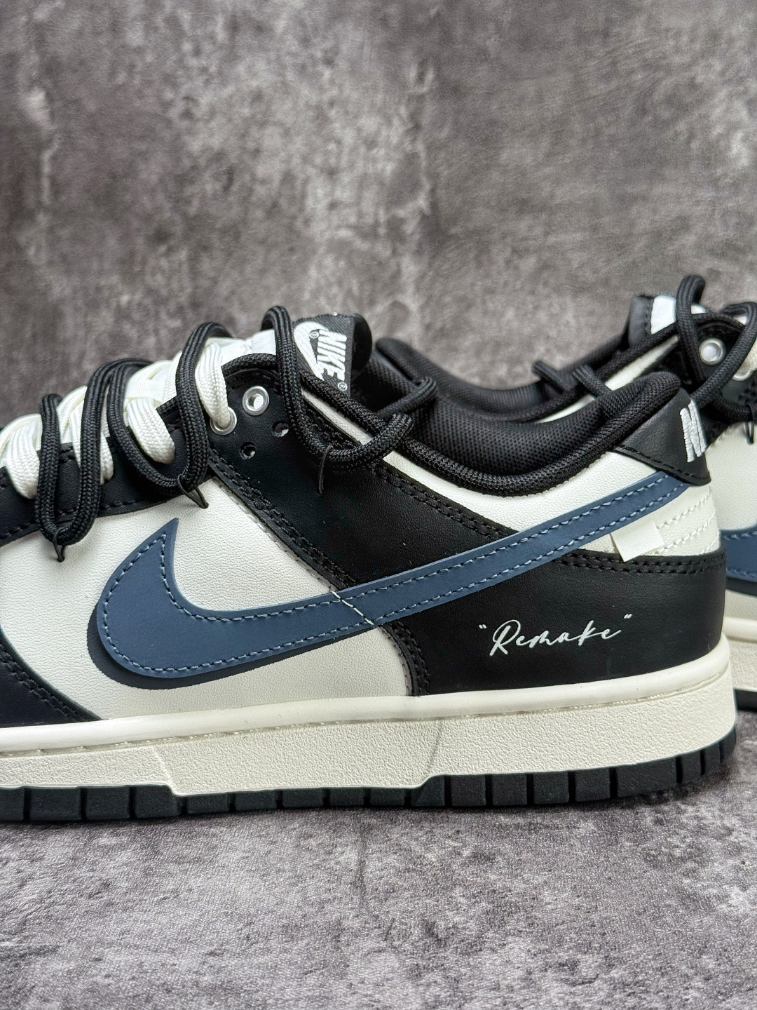 Nike SB Dunk Low 黑白蓝小勾 BB0620-122