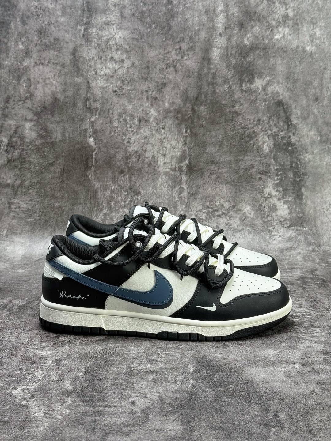Nike SB Dunk Low 黑白蓝小勾 BB0620-122