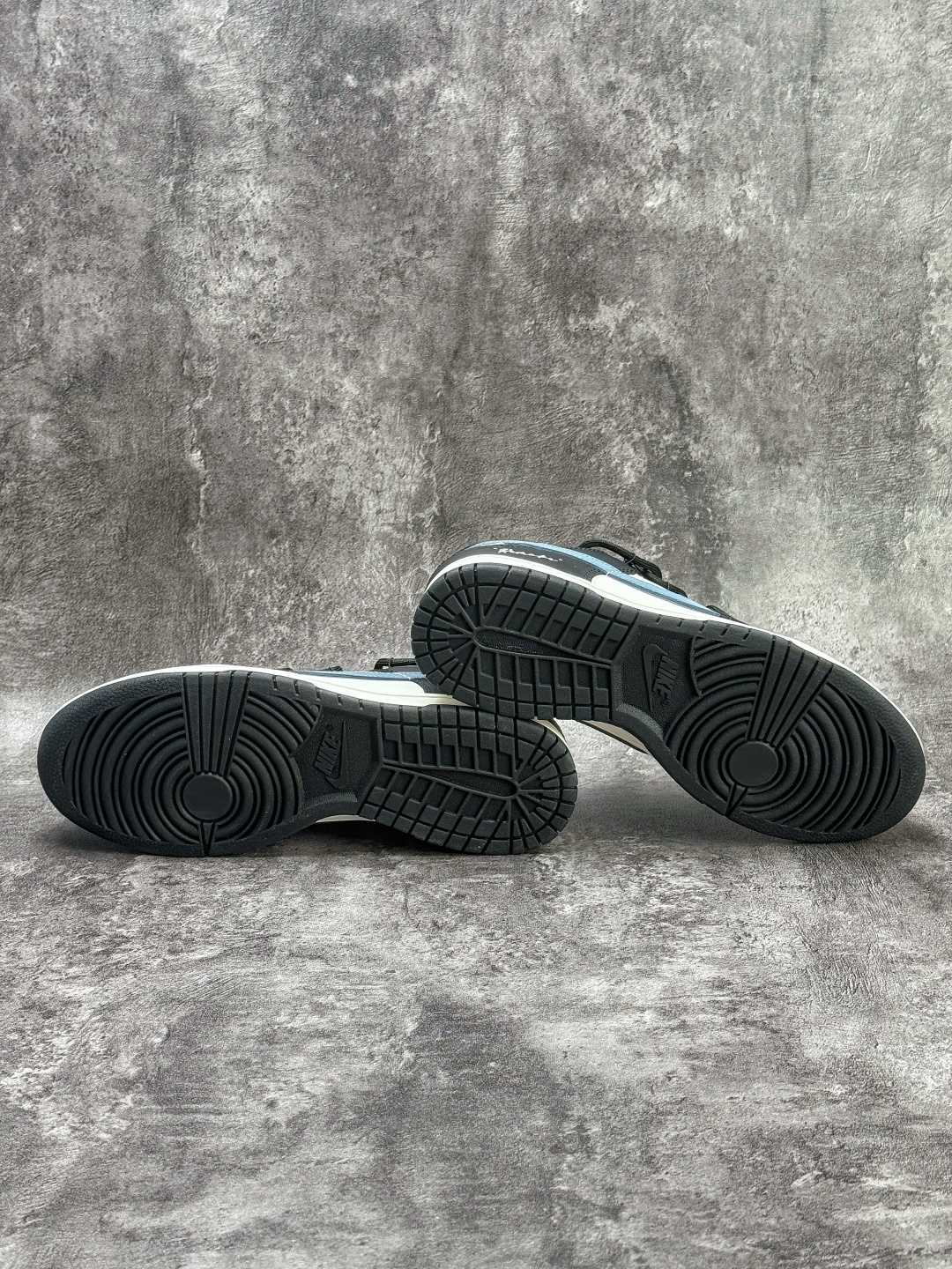 Nike SB Dunk Low 黑白蓝小勾 BB0620-122