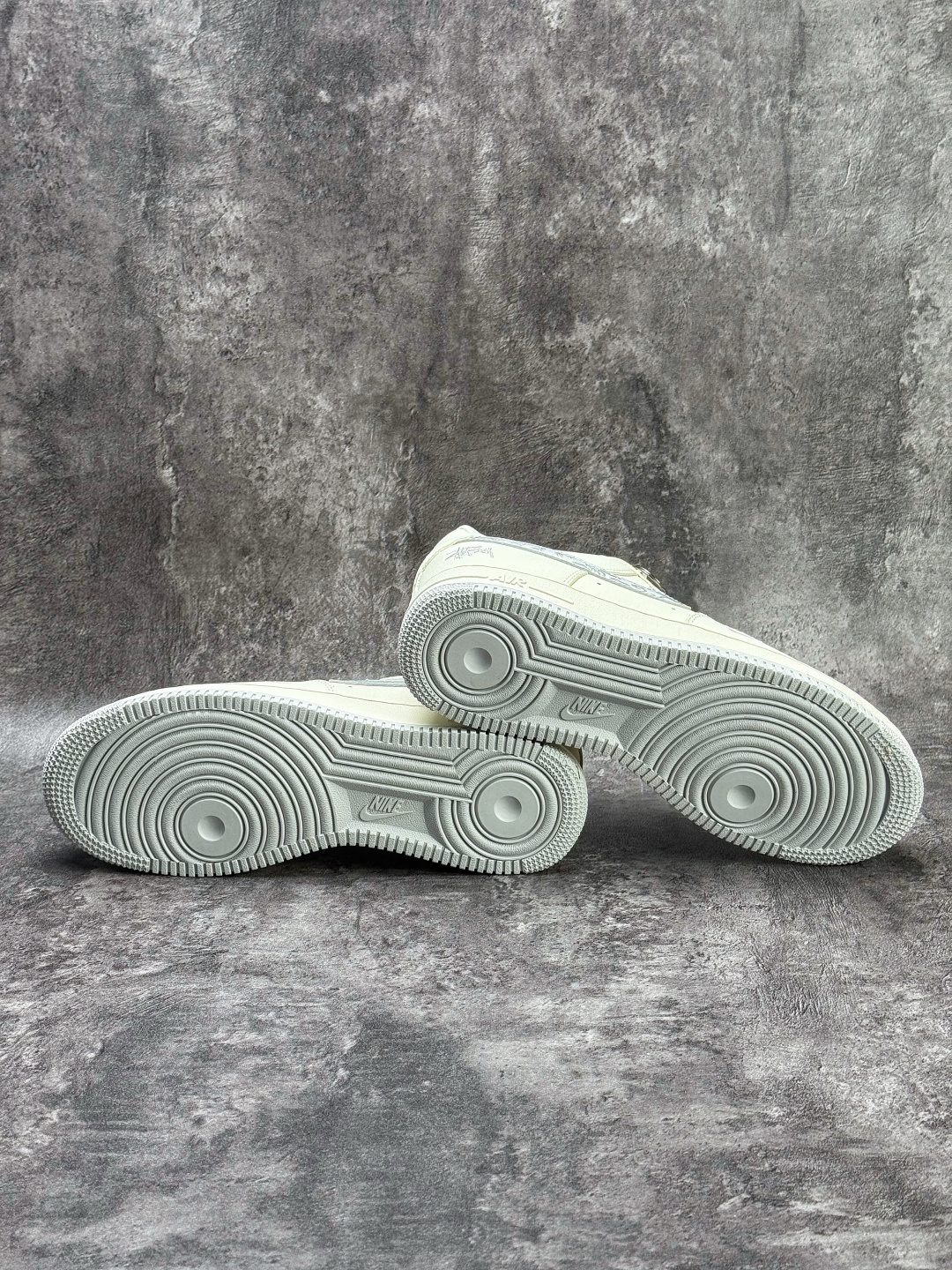 Nike Air Force 1 Low 07 x Stussy 白灰 DW8806-013