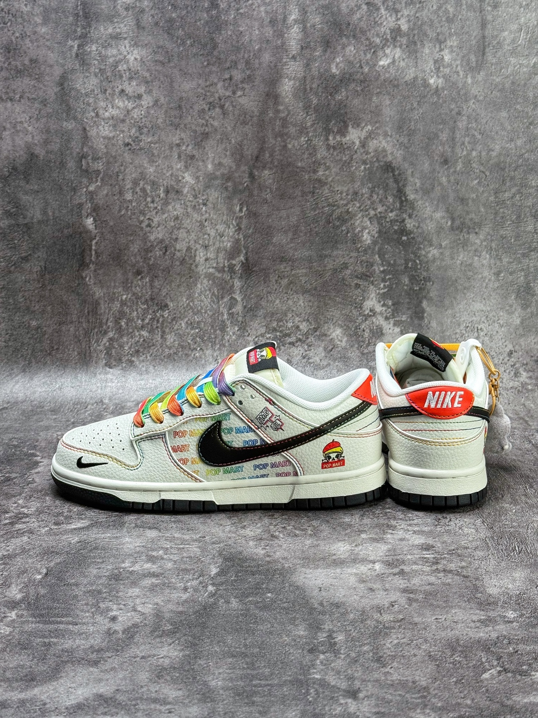 Nike SB Dunk Low x POP MART 白黑小勾 HS9467-500-莆田鞋,莆田鞋货源,高仿鞋,高仿鞋货源,安福档口,莆田高仿鞋,莆田鞋批发,高仿鞋批发,莆田高仿运动鞋,高仿运动鞋,莆田运动鞋 Nike SB Dunk Low x POP MART 白黑小勾 HS9467-500