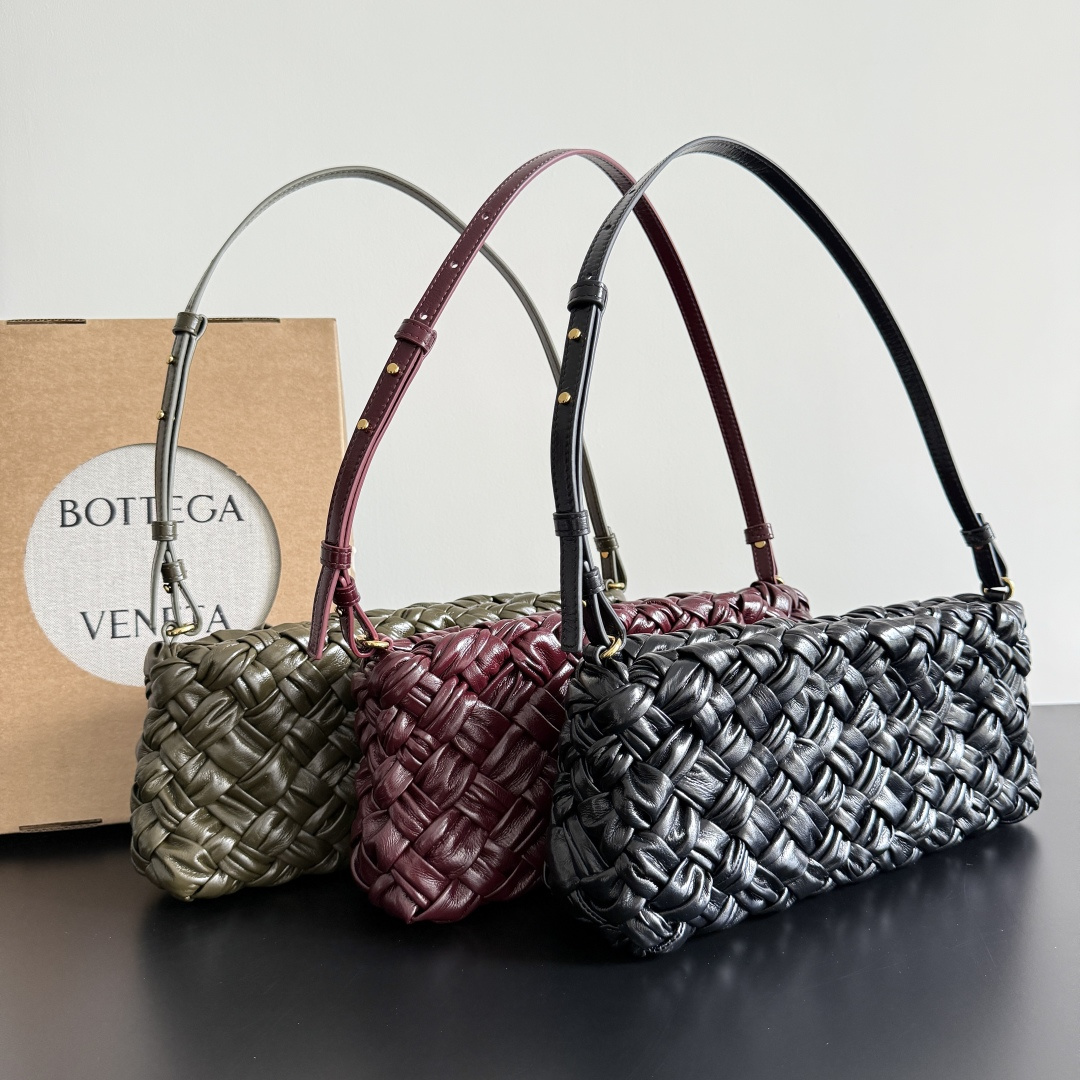 Bottega Veneta Women's Top Handle Intrecciato Leather Shoulder Bag