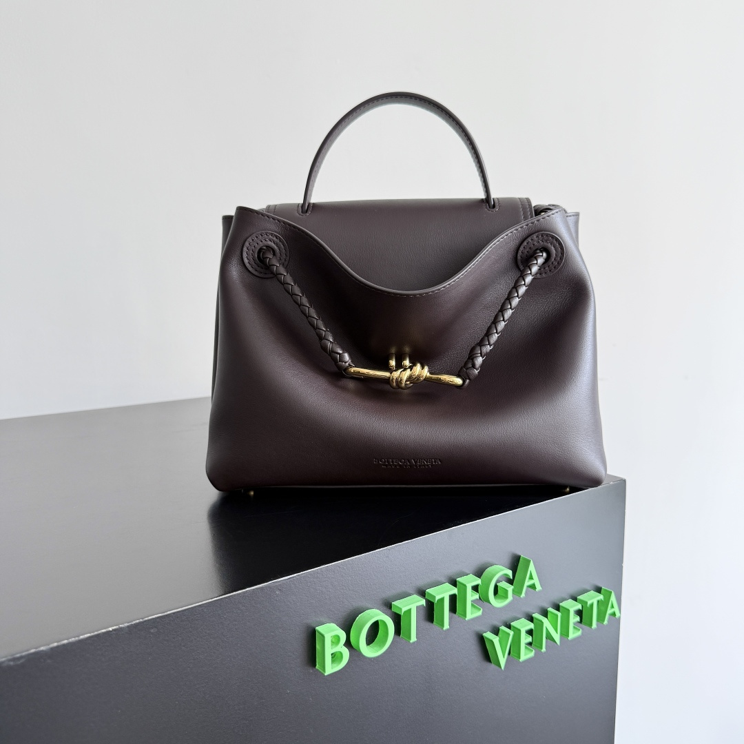 Chocolate brown official website picture