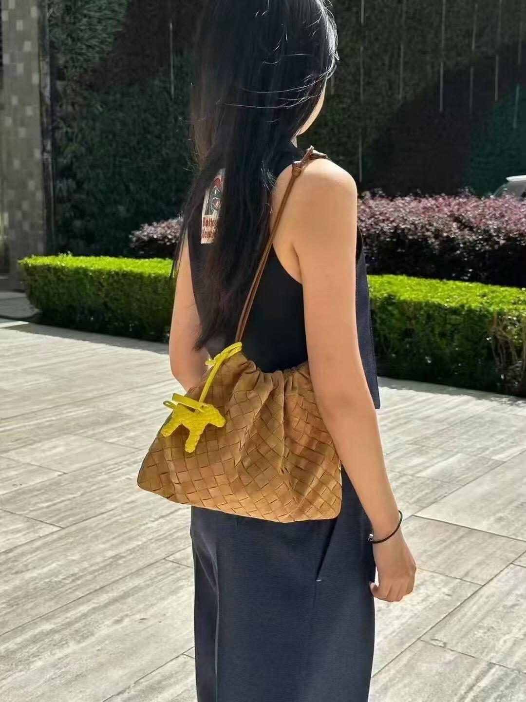 官网图/上身图～
好看
能装
百搭💪💪