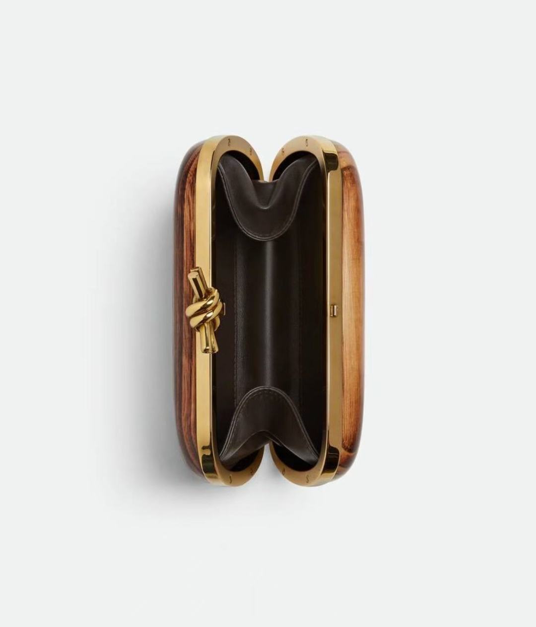 Official website image/upper body image~Each wooden dinner bag is unique due to its different textures photo 6