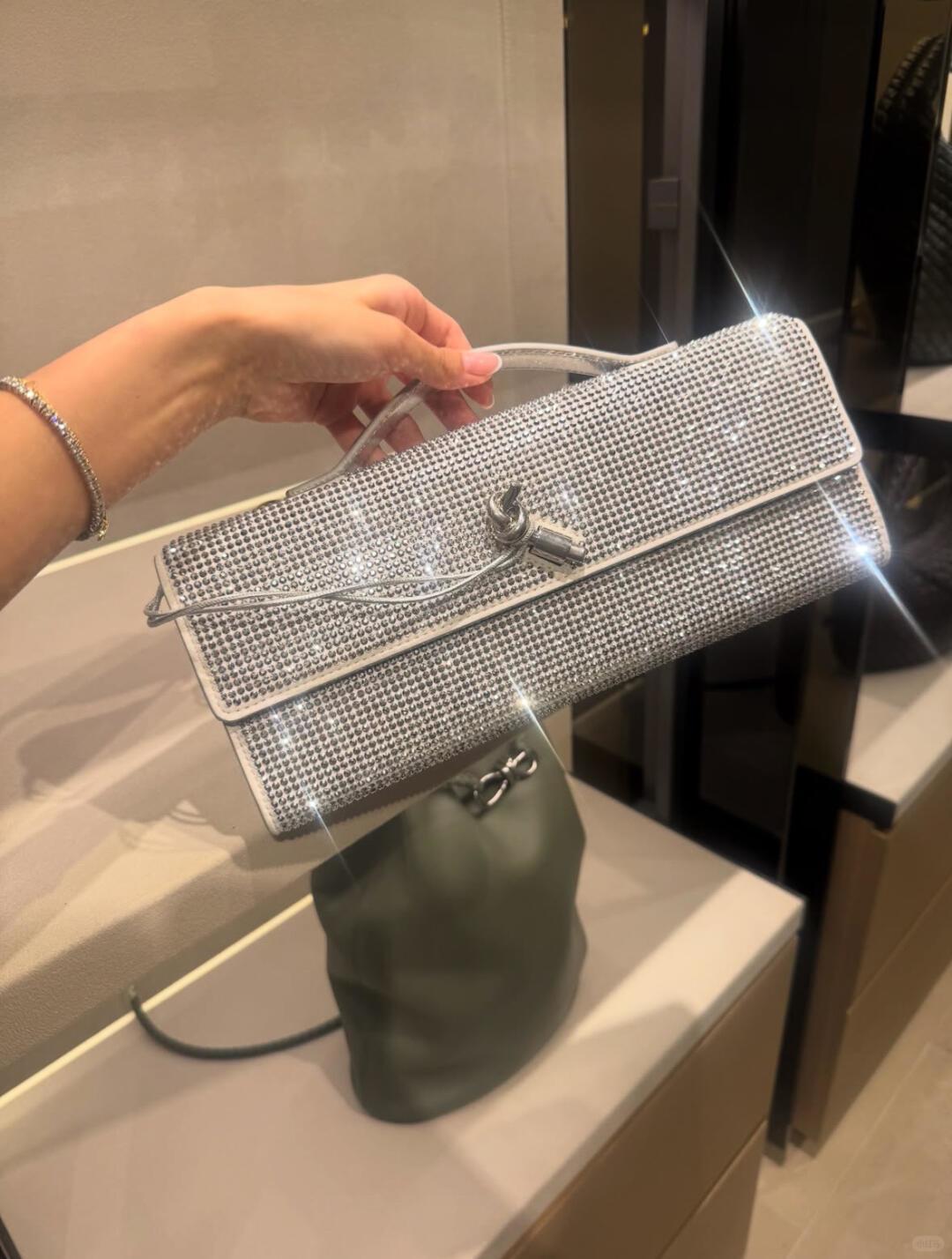 _do59sybyCf_Sc_8Ug3fMYBeUPhYcg2mP9-fbVSw