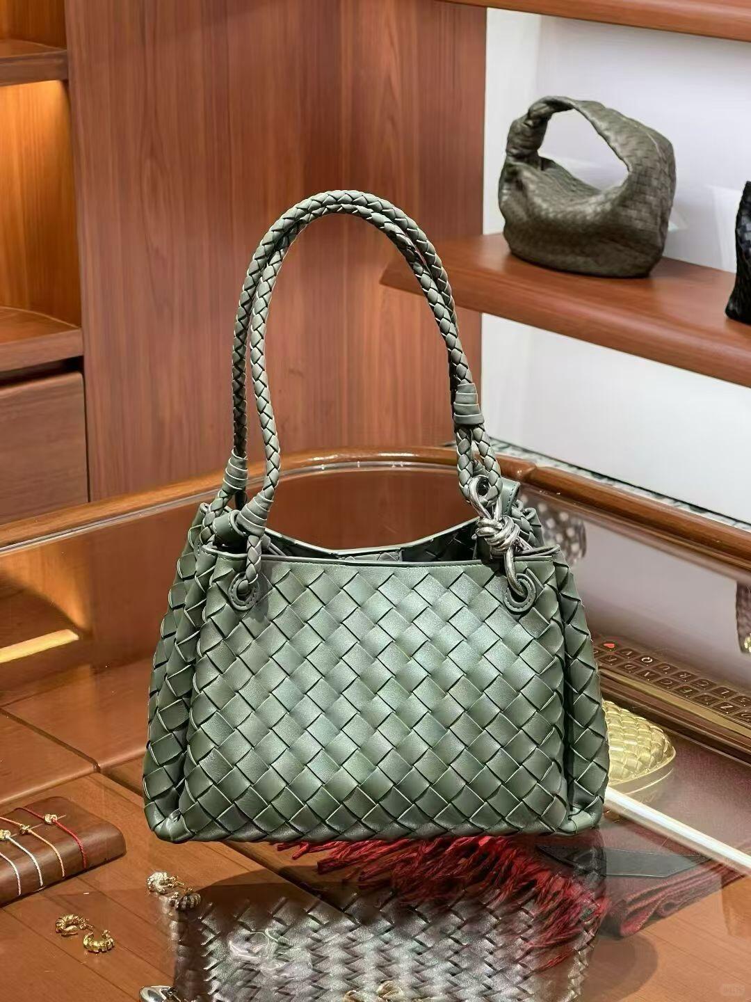 _dow9ssVw9sdp8C9AC8-ivo5fk0WqqGPSgHWffdA