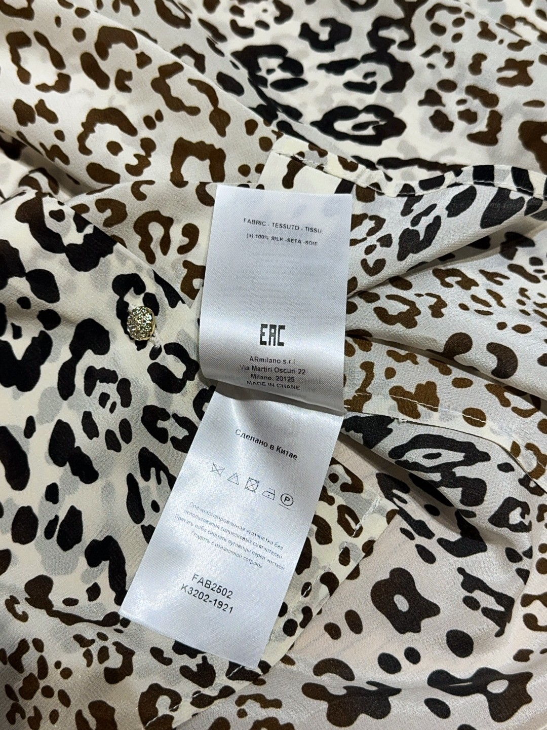 “Single-Ass Female Suit: Falcon Cheetah-Printed Silk Shirts in Elegant Styles” - 图片 8