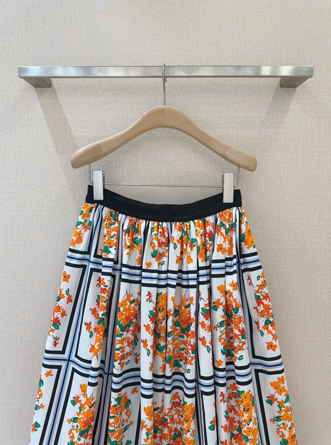 Caroline Herre*r*a2025 Women’s Dress: High-Quality, Floral Bouquet Design, Comfortable Cotton, Bold Colors. - 图片 2