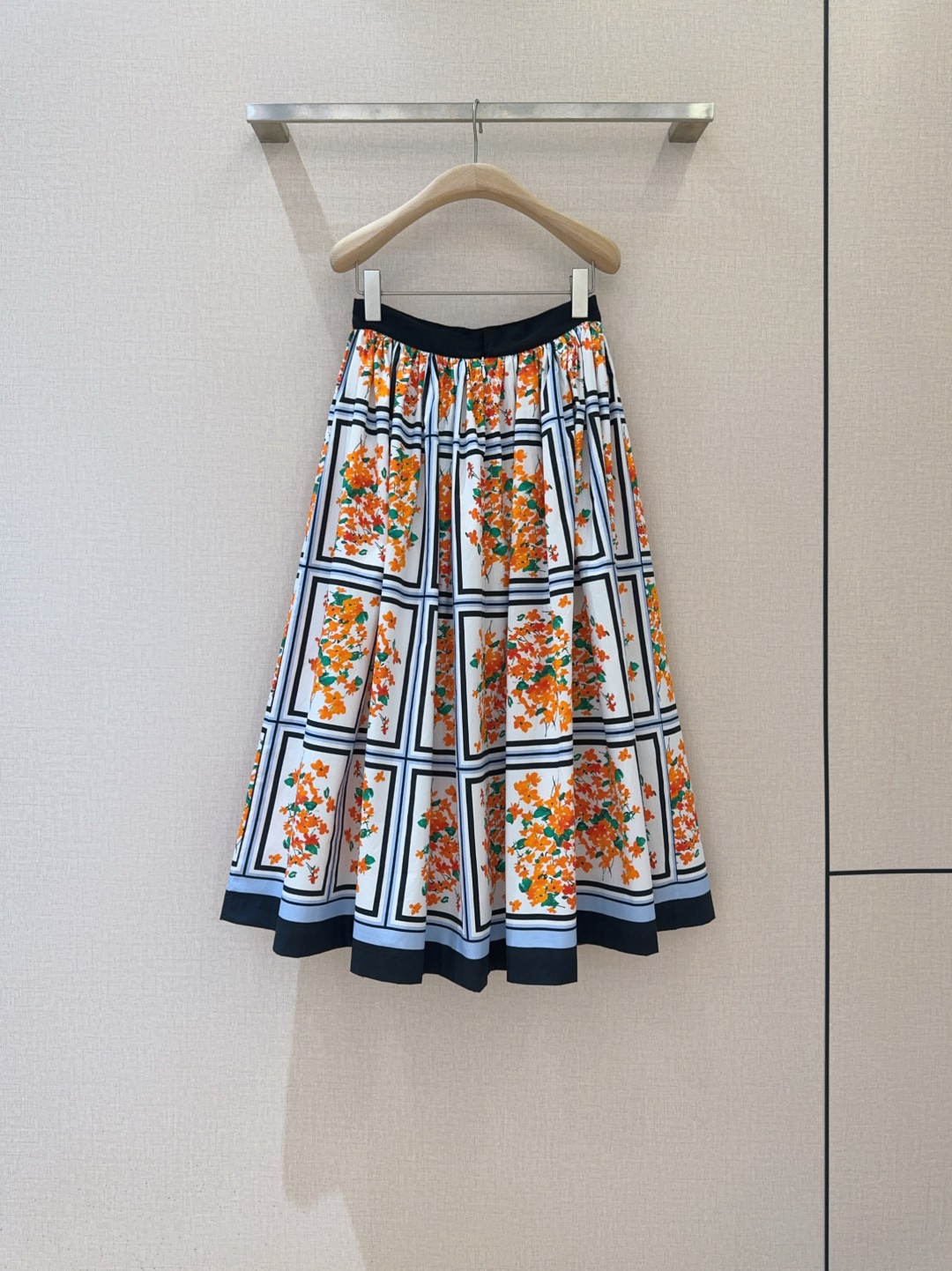 Caroline Herre*r*a2025 Women’s Dress: High-Quality, Floral Bouquet Design, Comfortable Cotton, Bold Colors. - 图片 4