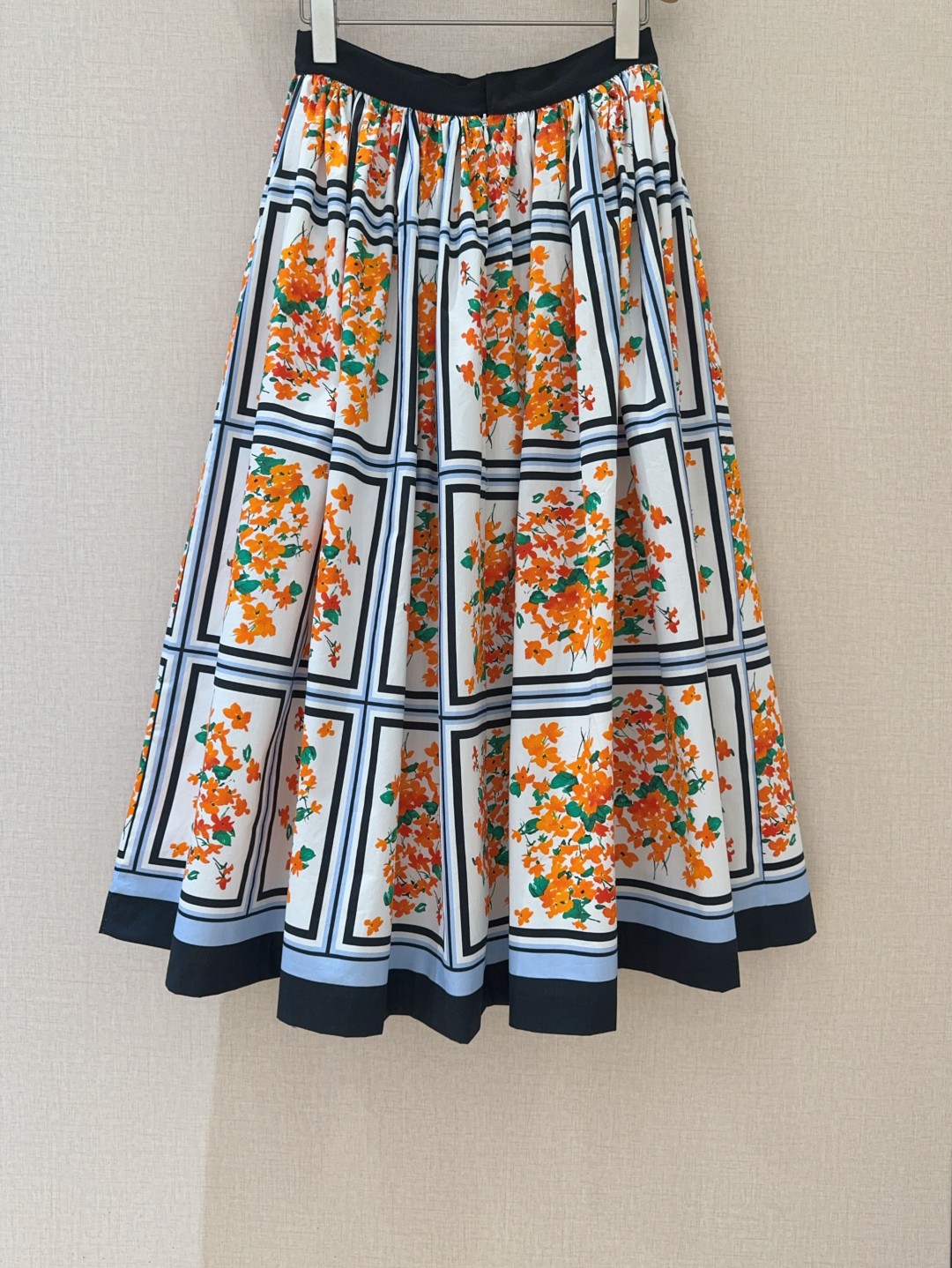 Caroline Herre*r*a2025 Women’s Dress: High-Quality, Floral Bouquet Design, Comfortable Cotton, Bold Colors. - 图片 5