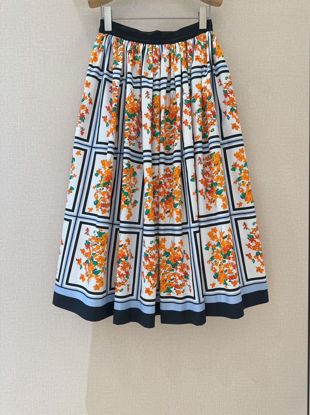 Caroline Herre*r*a2025 Women’s Dress: High-Quality, Floral Bouquet Design, Comfortable Cotton, Bold Colors. - 图片 3