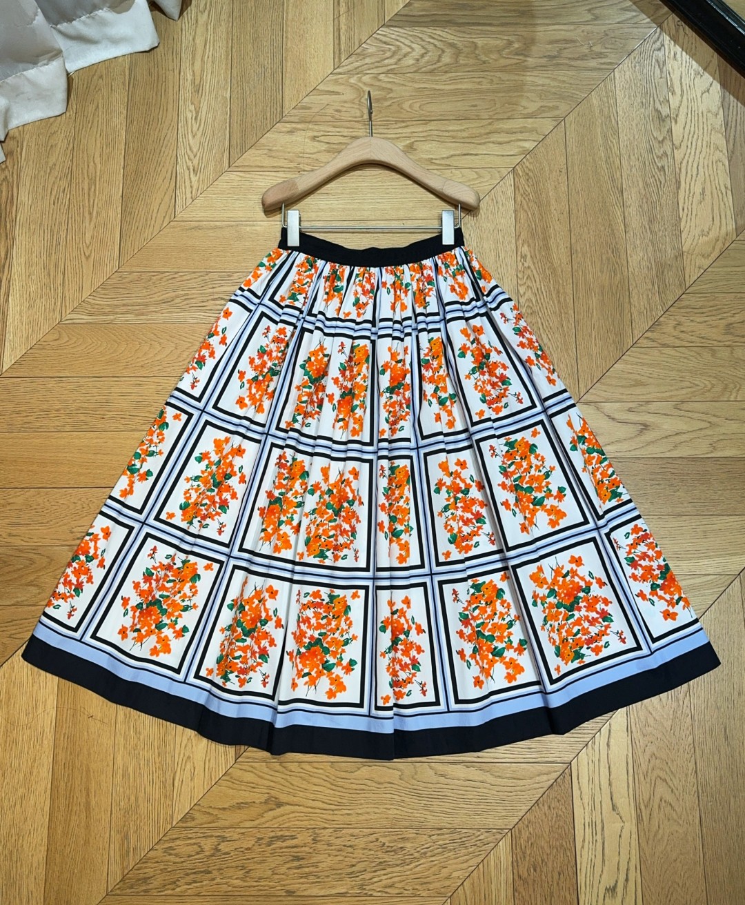 Caroline Herre*r*a2025 Women’s Dress: High-Quality, Floral Bouquet Design, Comfortable Cotton, Bold Colors. - 图片 7