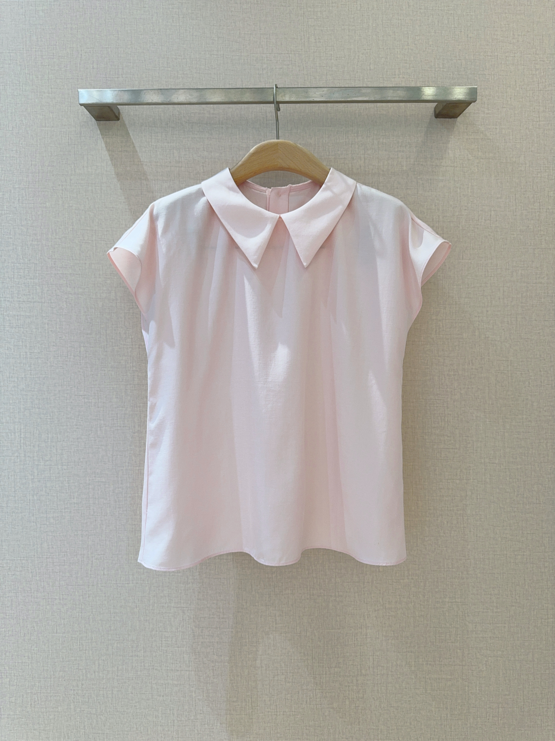 Loro Piana Sweet Doll Collar Suit: Elegant Design in Light-Tweeted Tone
