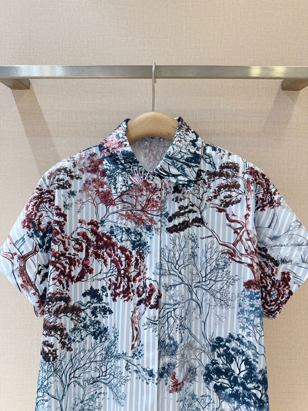 “Benang Jarum’s New High-End Women’s Clothing: Blue Striped Stylist Shirts in 100% Cotton” - 图片 2
