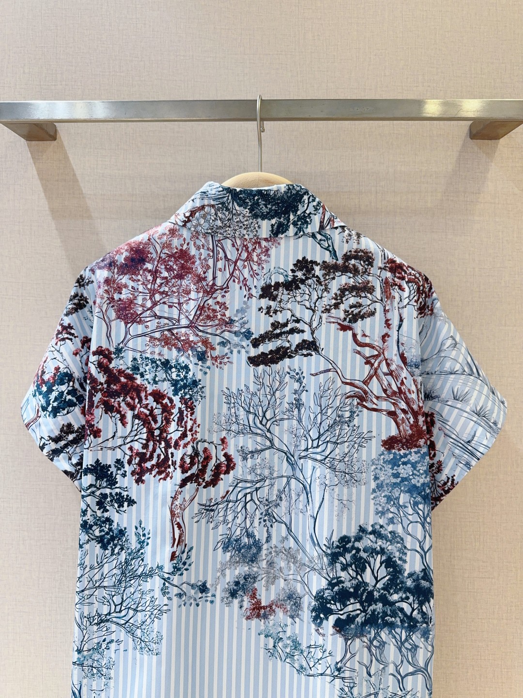 “Benang Jarum’s New High-End Women’s Clothing: Blue Striped Stylist Shirts in 100% Cotton” - 图片 5