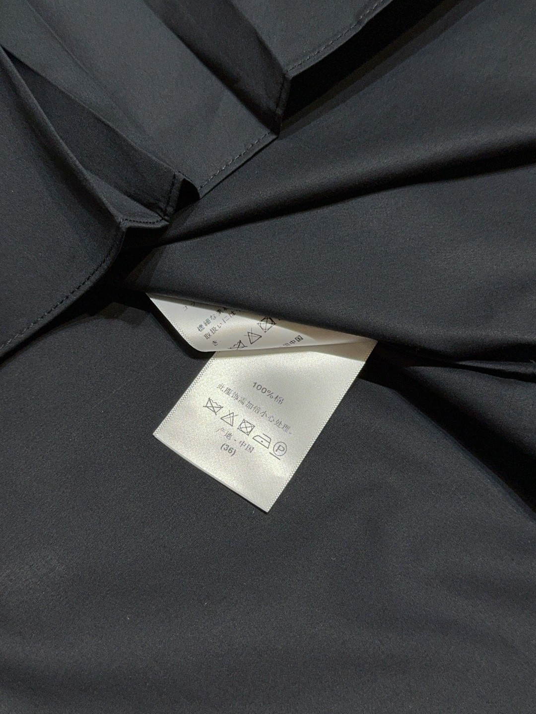 Dio*r 2025cruise新品（时尚单品）精梳府绸棉小立领衬衣、优雅大气、字母小蜜蜂刺绣点缀➕蝙蝠