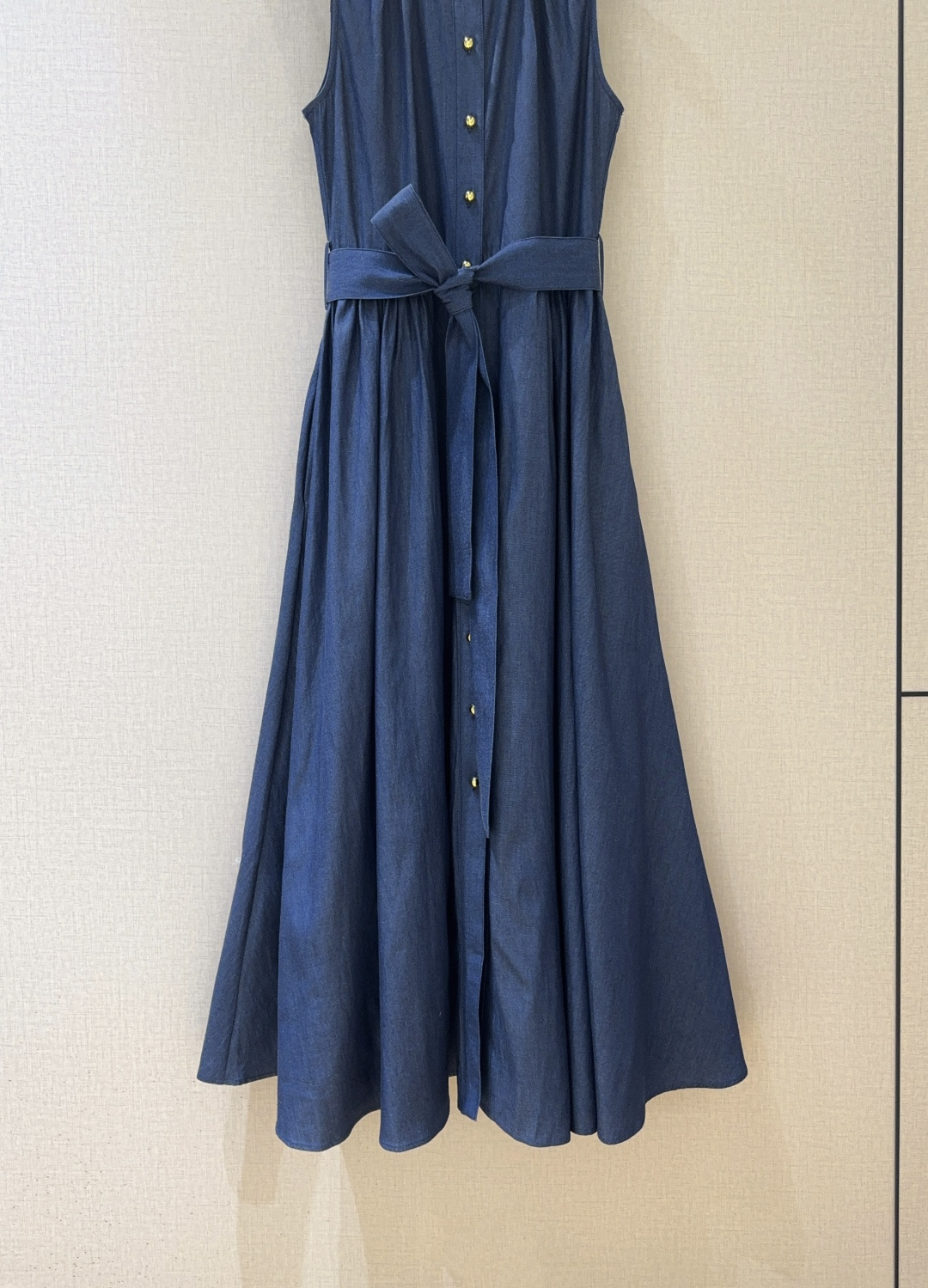 Title: New Single Women’s Suit Description: New uncuffed women’s suit with cowboy color, gold button design, waist belts, cotton pockets. Size: SXL. - 图片 3