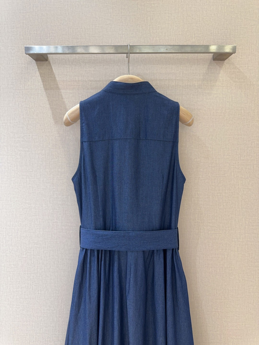 Title: New Single Women’s Suit Description: New uncuffed women’s suit with cowboy color, gold button design, waist belts, cotton pockets. Size: SXL. - 图片 5