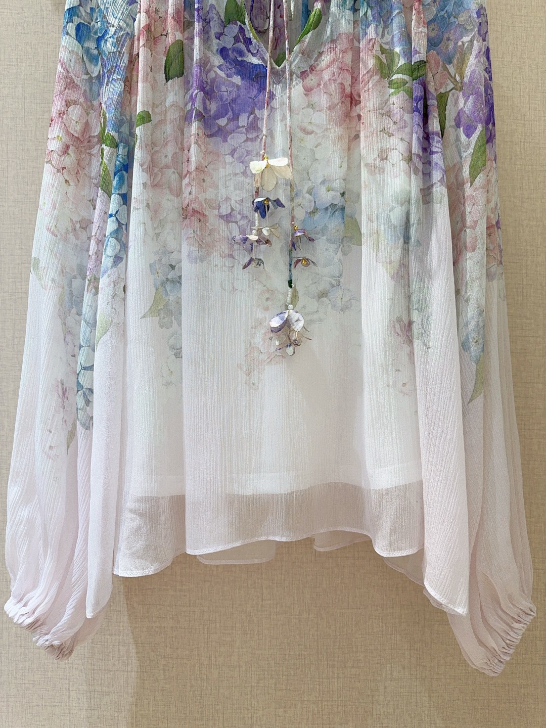 Title: ZIMMERMANN Lantern Shirt for Women Description Summary: ZIMMERMANN’s new lantern shirt for women features a multi-color embroidery pattern, long sleeves, loose fit, tie - 图片 3